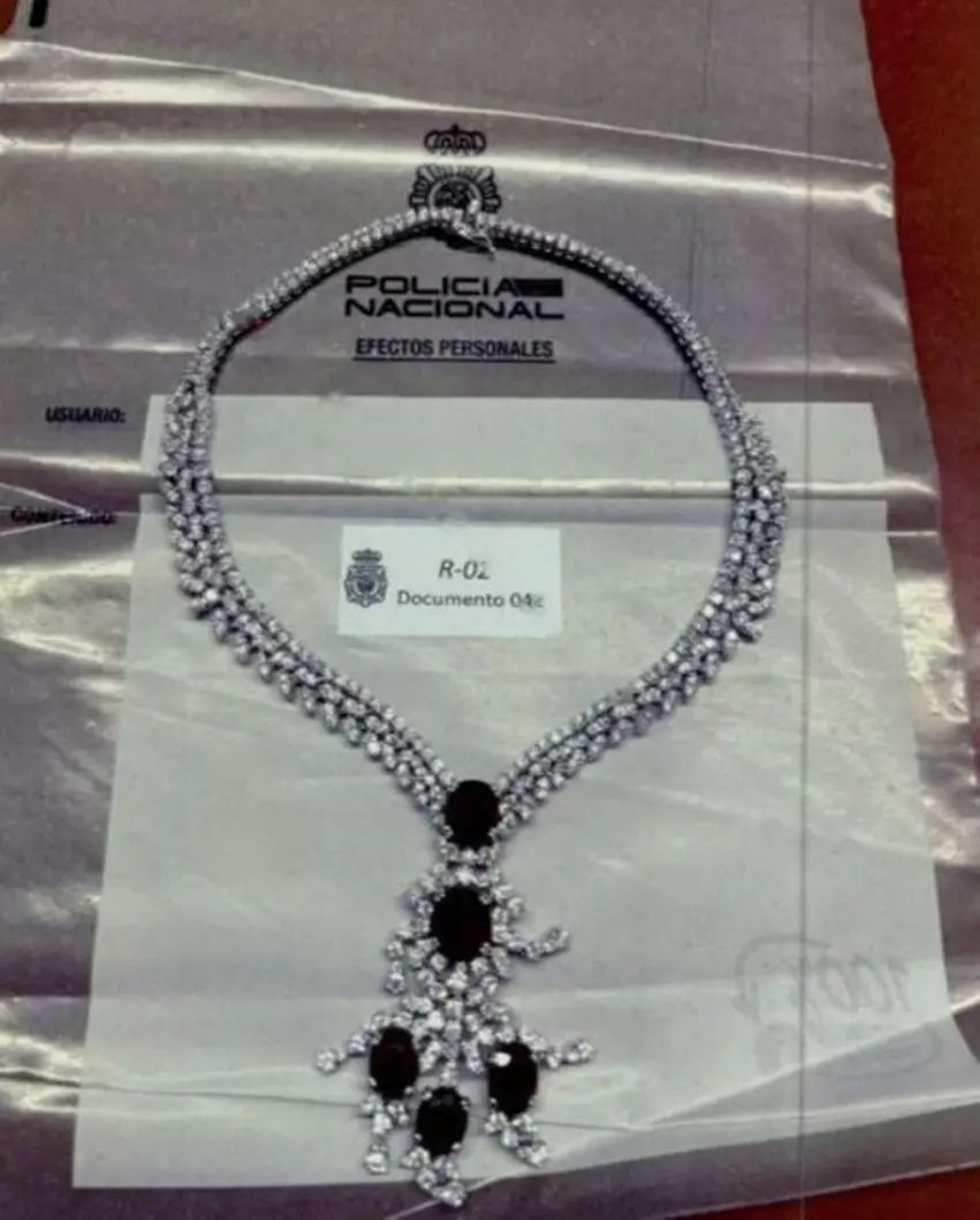 Galería | Las joyas y los relojes que Zapatero guardaba en su despacho