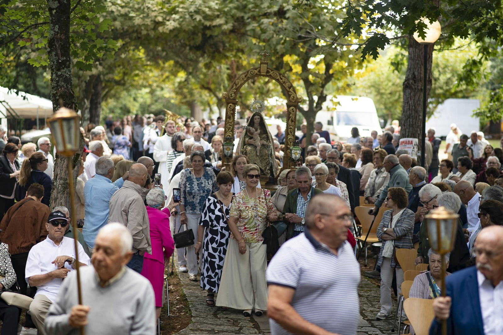 Galería | Los fieles llenaron Rabal, en Celanova, con su devoción mariana