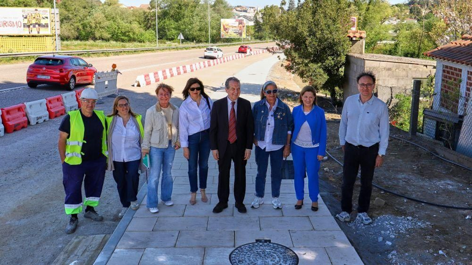 Abel Caballero visitó ayer las obras con las tenientes de alcalde Carmela Silva, María José Caride y Elena Espinosa.