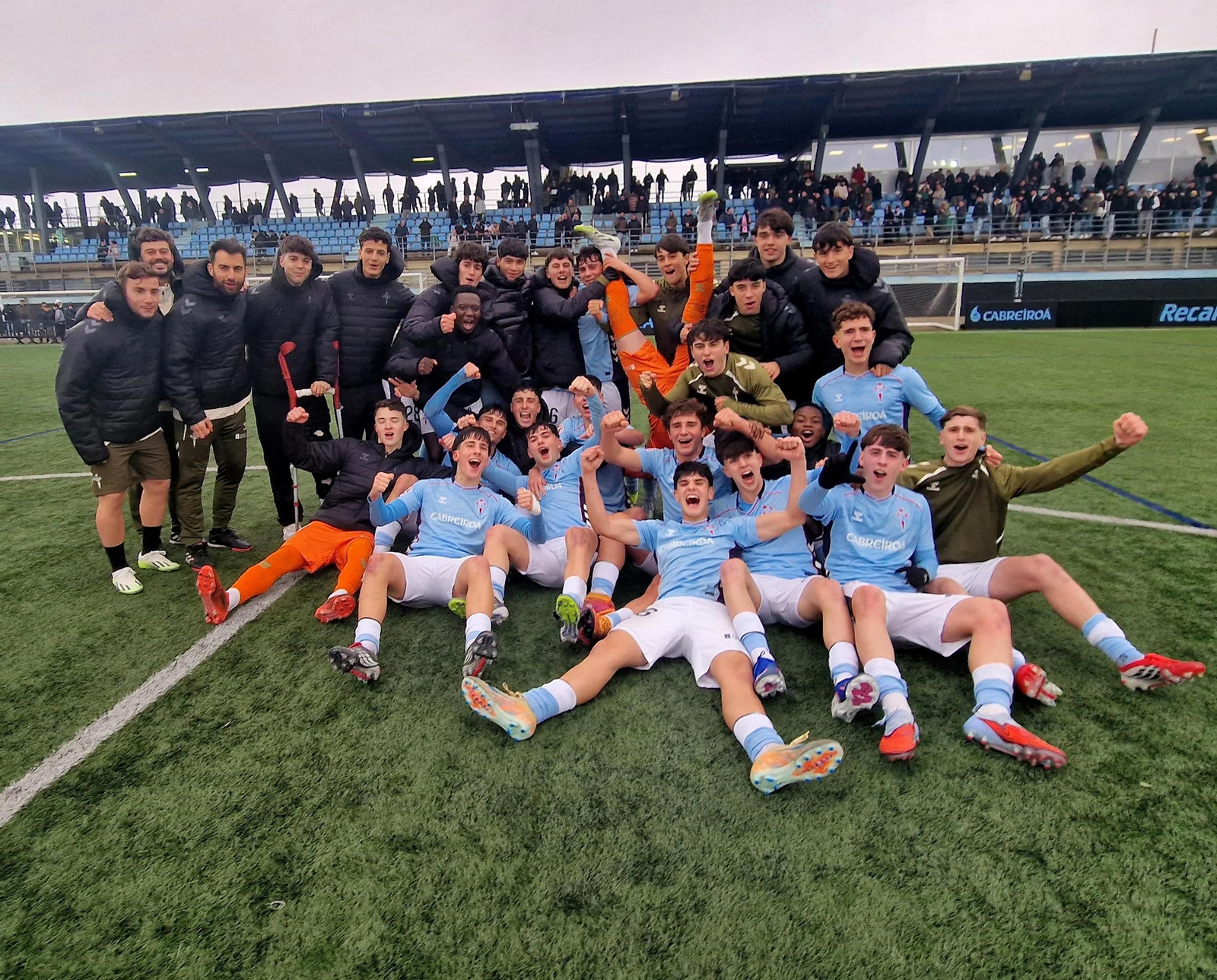 La plantilla del Celta juvenil celebra la clasificación para la final a cuatro copera.