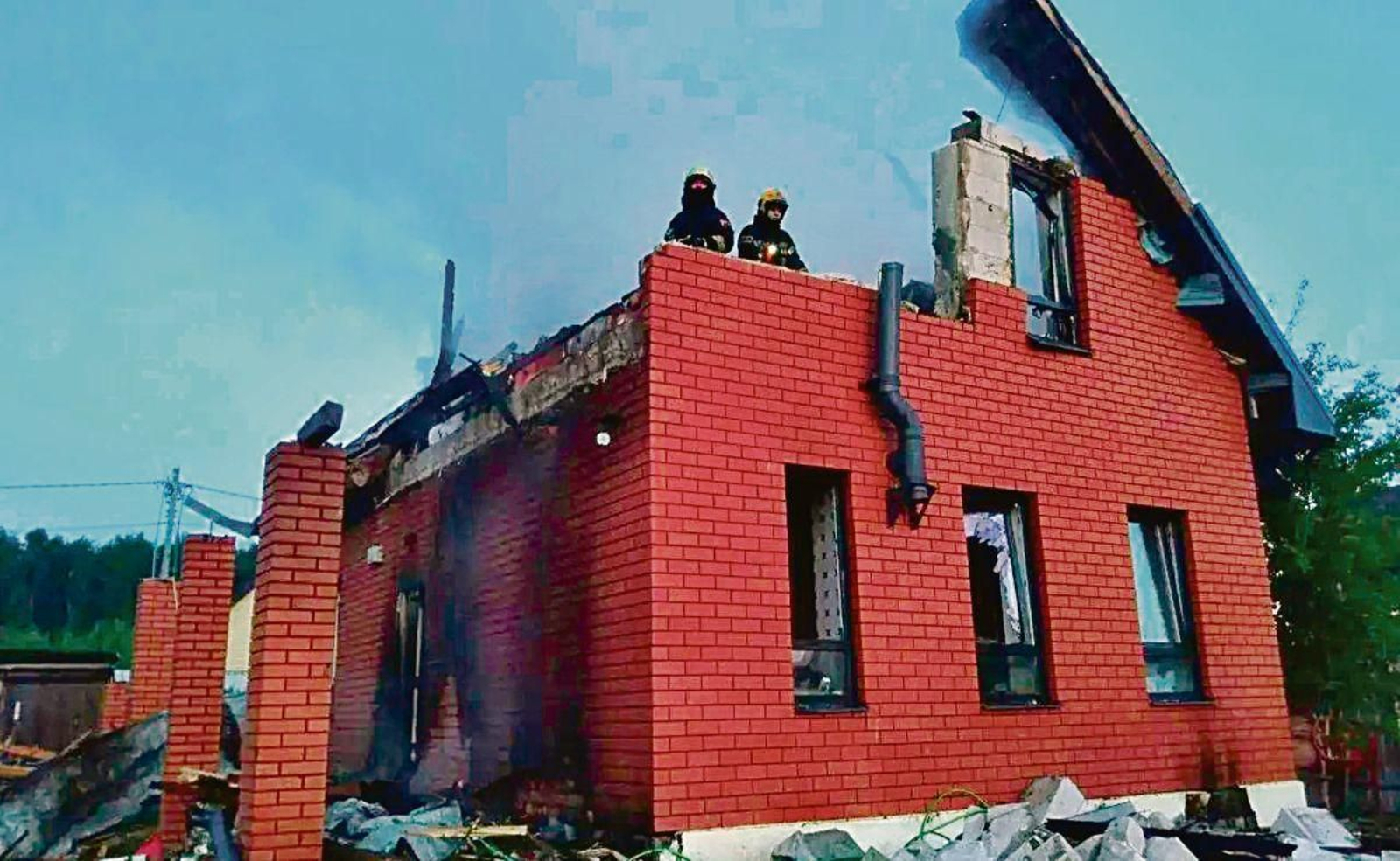 Imagen de una casa familiar tras el impacto de un dron ucraniano este fin de semana.