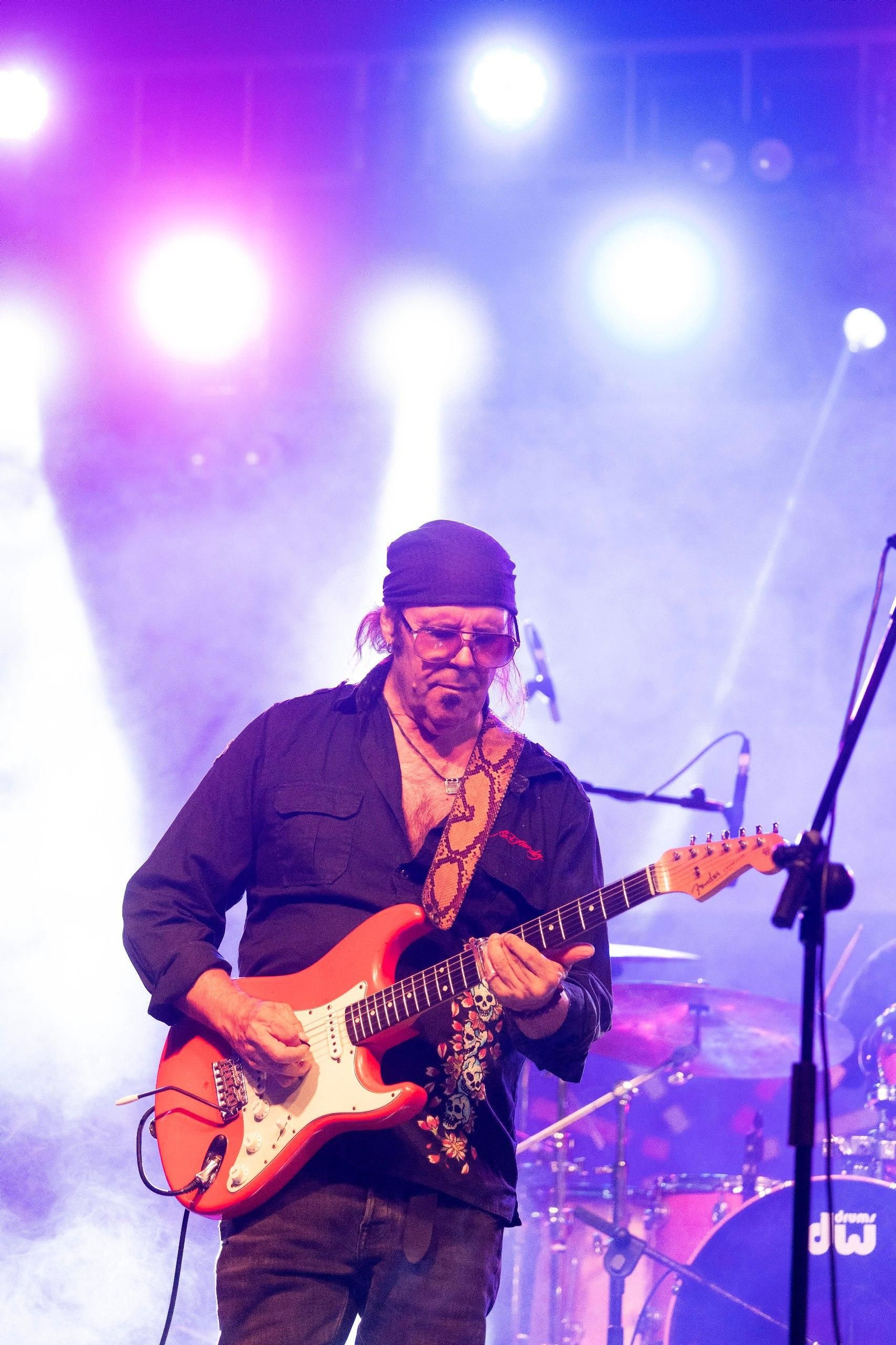 Javier Vargas con la guitarra (5)
