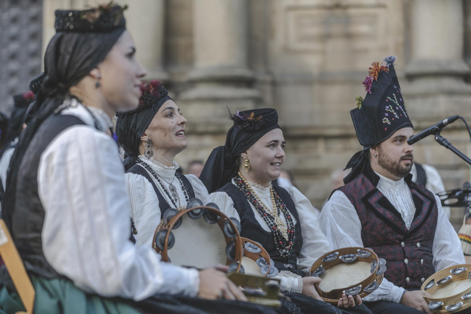 Galería |  Lembranza Ibérica llenó de música las calles de Celanova