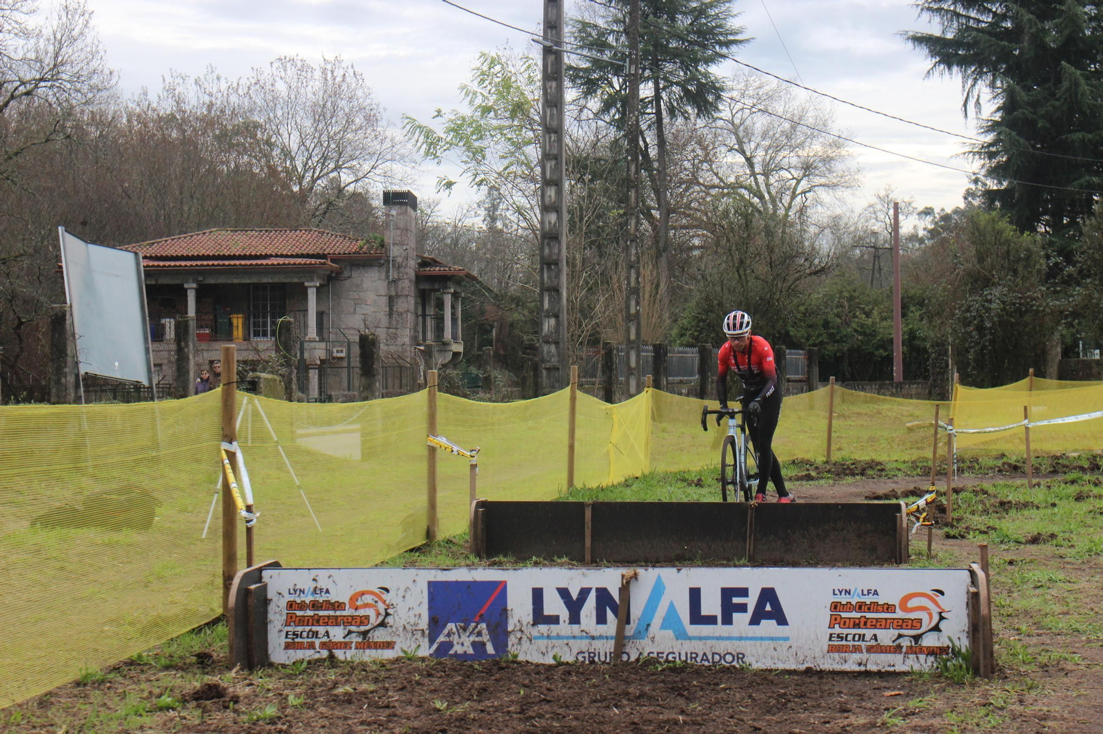 Galería | El campeón de ciclocross Miguel Rodríguez entrena en su Ponteareas natal
