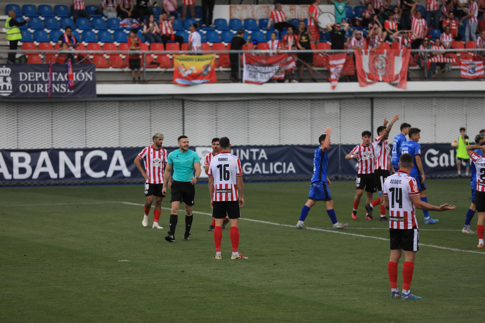 Galería | El Estadio de O Couto vive otra derrota, polémica, del Ourense CF