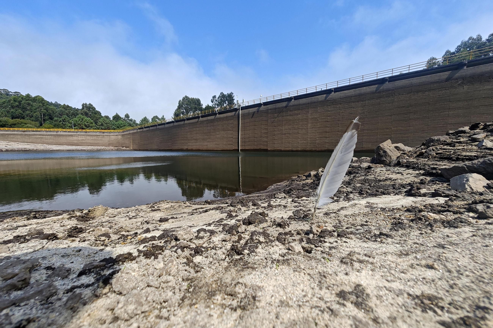 Baiona, con la presa al mínimo, a 15 días de conectarse a Vigo
