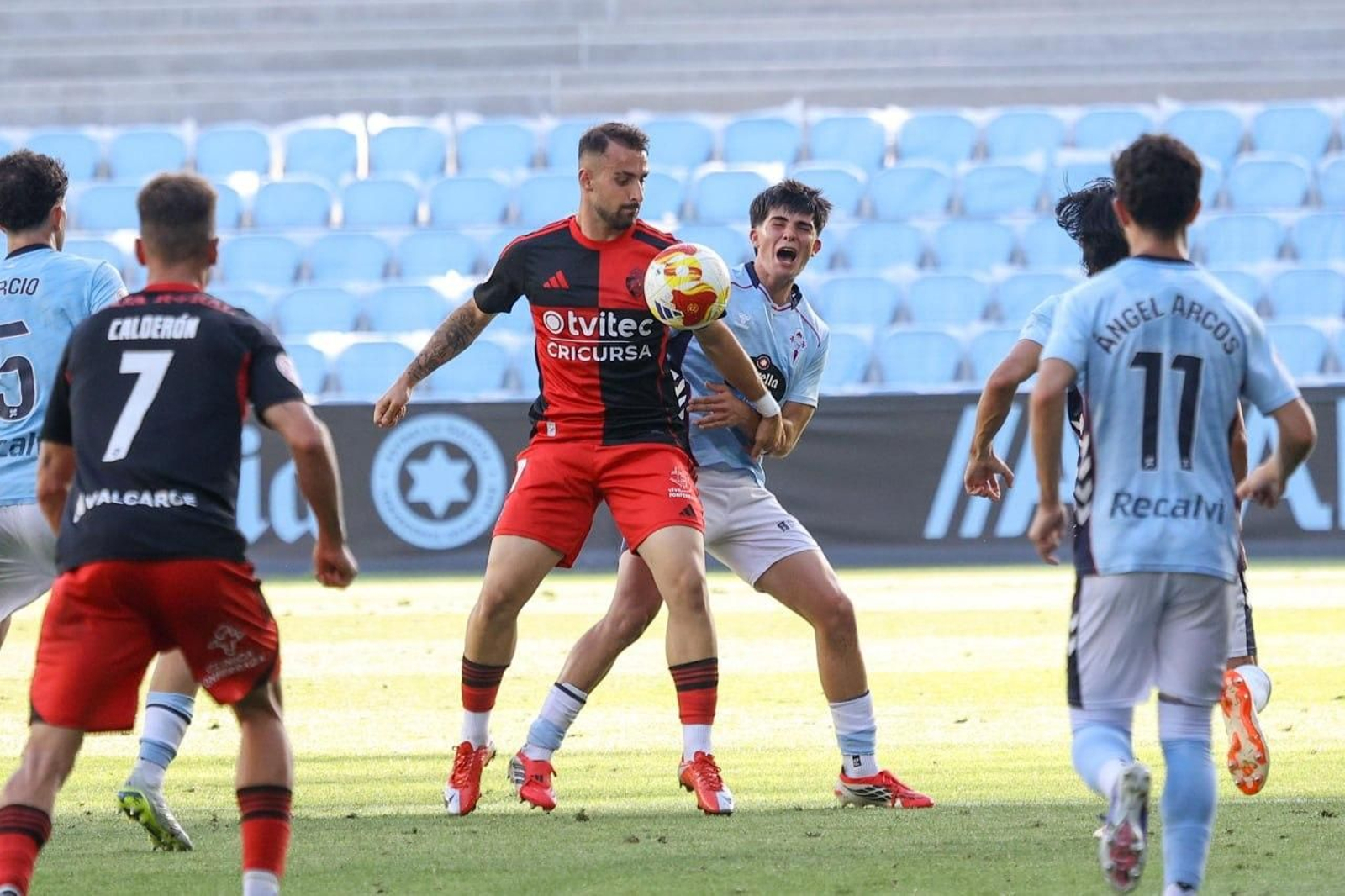 Galería | El Celta Fortuna golea a la Ponferradina y sube a Segunda División