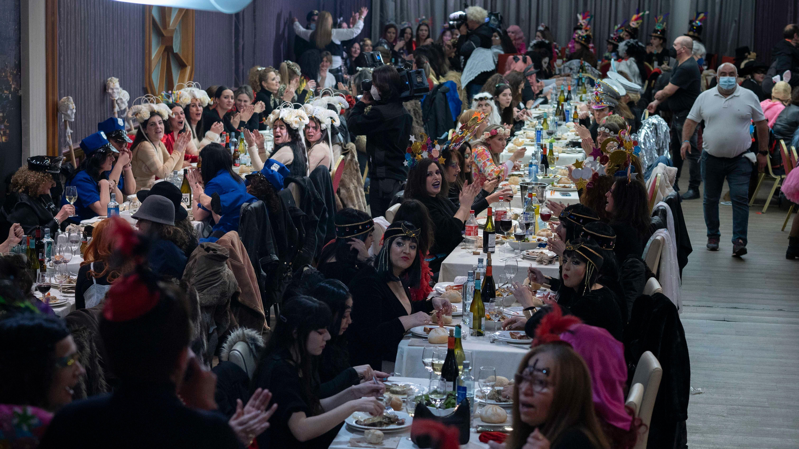 Cena de Comadres en Verín, durante el Entroido del pasado 2022. (Martiño Pinal)