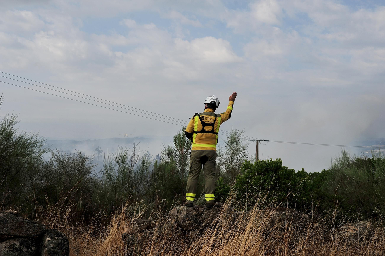 Galería | Despliegue de medios para extinguir un incendio en Rante