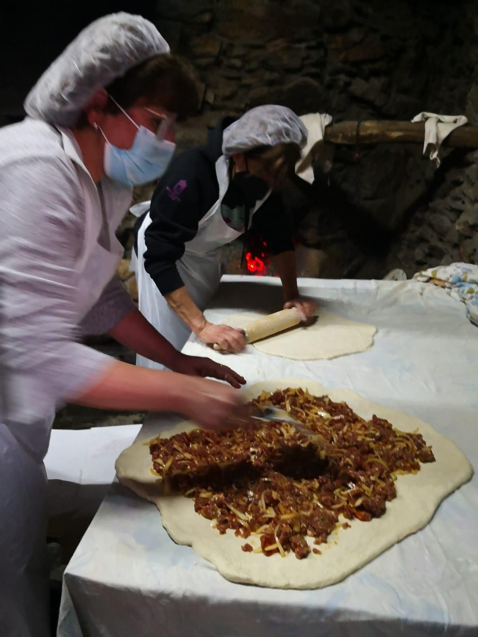 Tras el pan, prepararon empanadas.