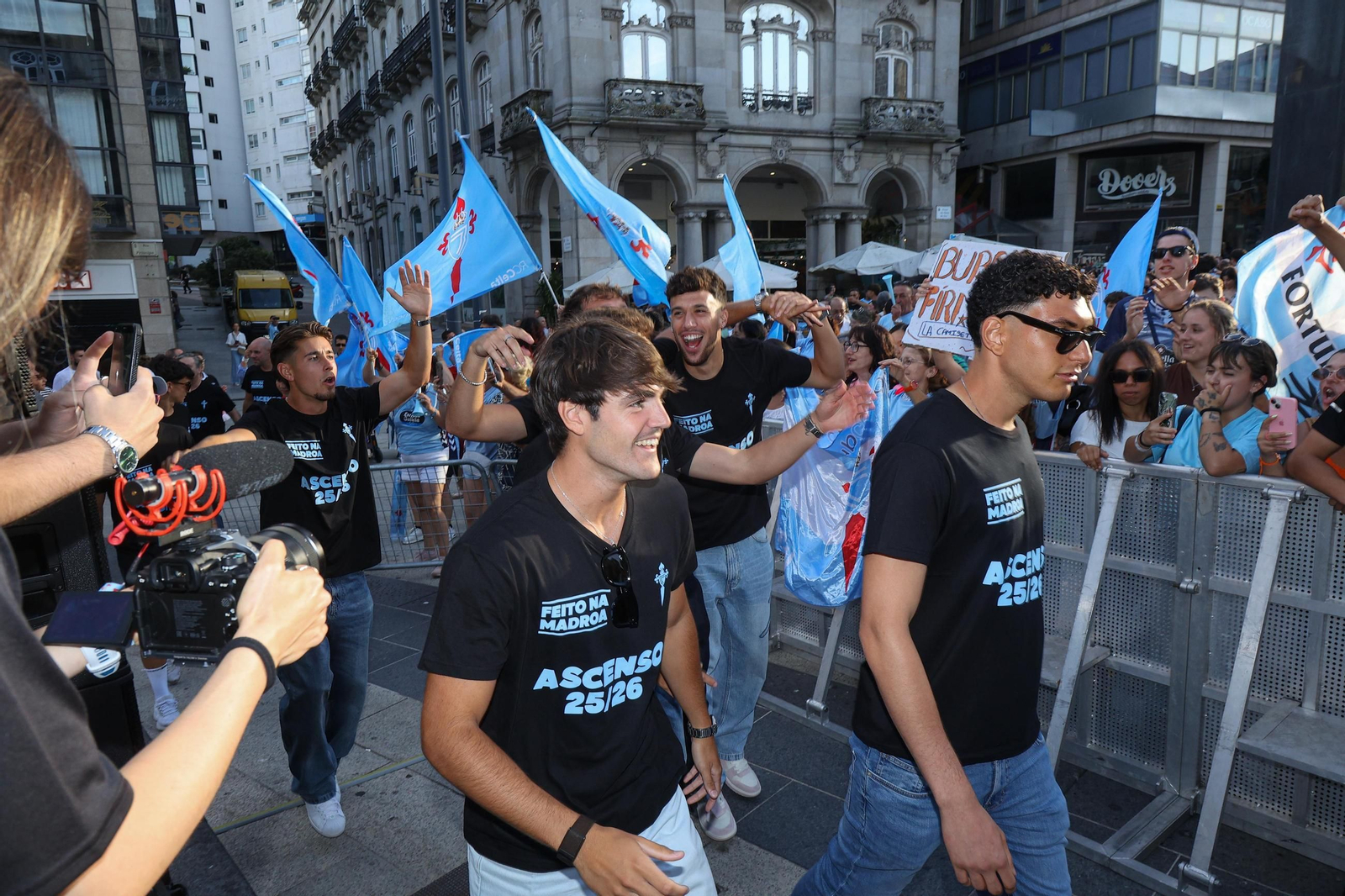 Galería | El Celta Fortuna celebra en Porta do Sol el ascenso a Segunda