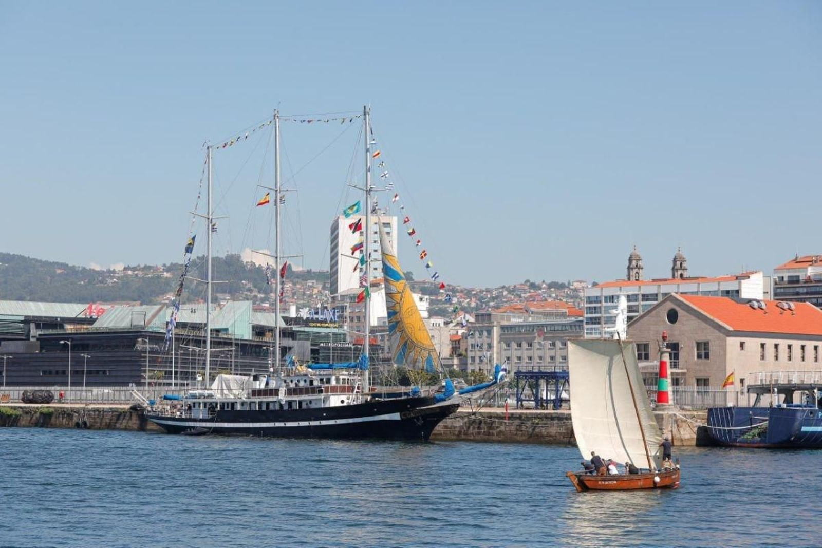 El buque escuela uruguayo ‘Capitán Miranda’ en su primera visita al Puerto de Vigo