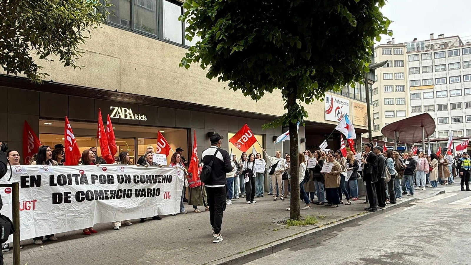 Protesta en Santiago de trabajadoras del sector textil.