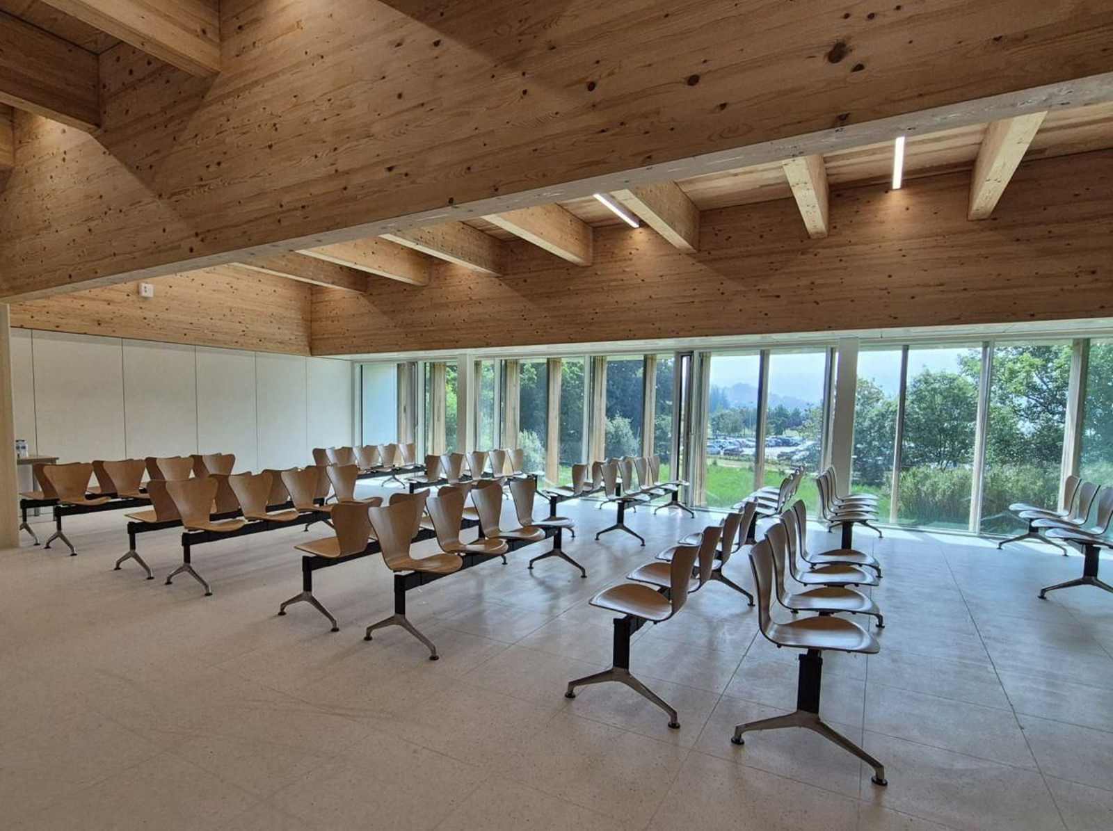 Sala de espera del nuevo centro de salud ubicada en la planta baja del inmueble.
