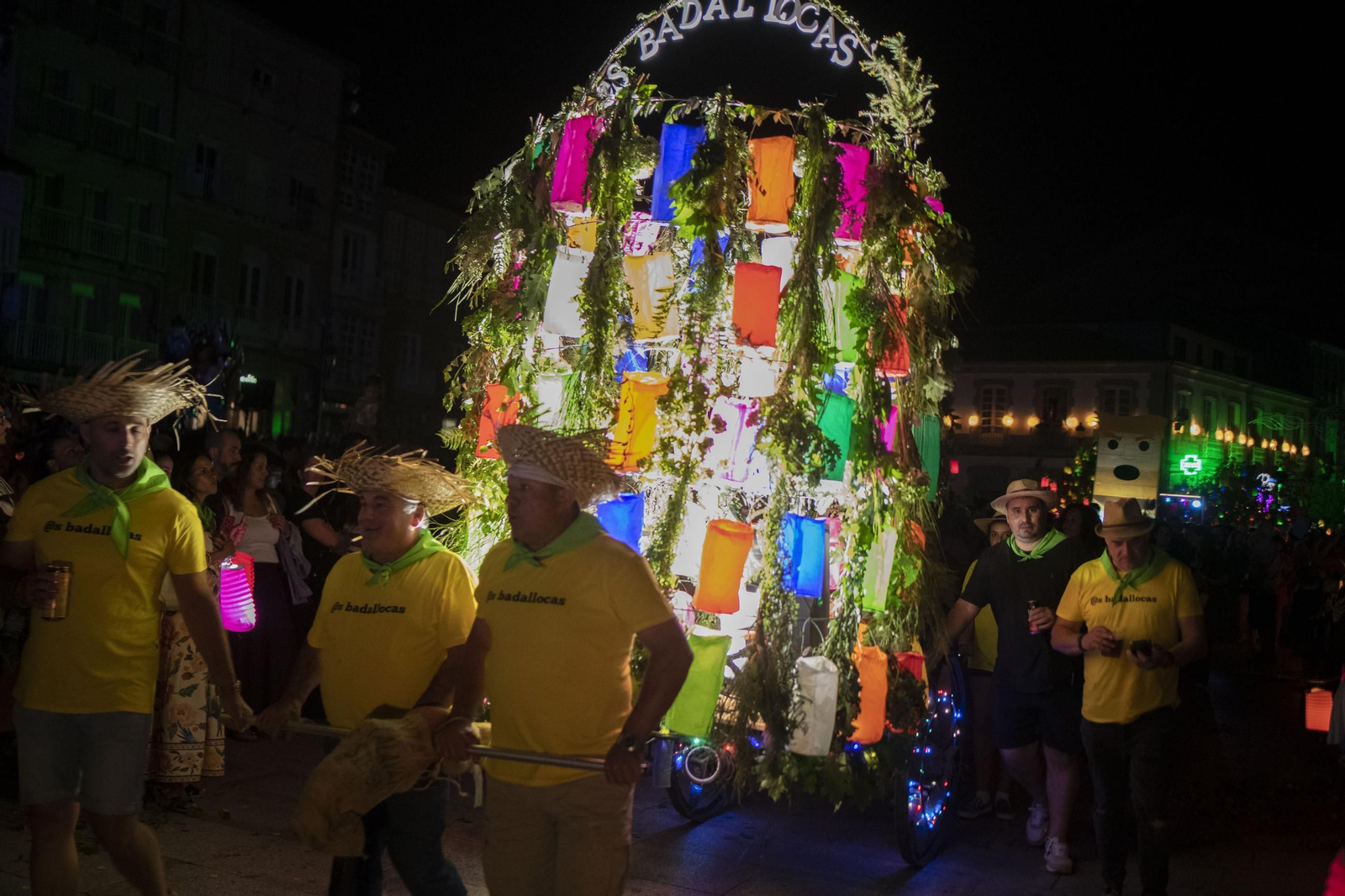 Galería | Celanova vuelve a disfrutar bajo la luz de los faroles durante A Ramallosa