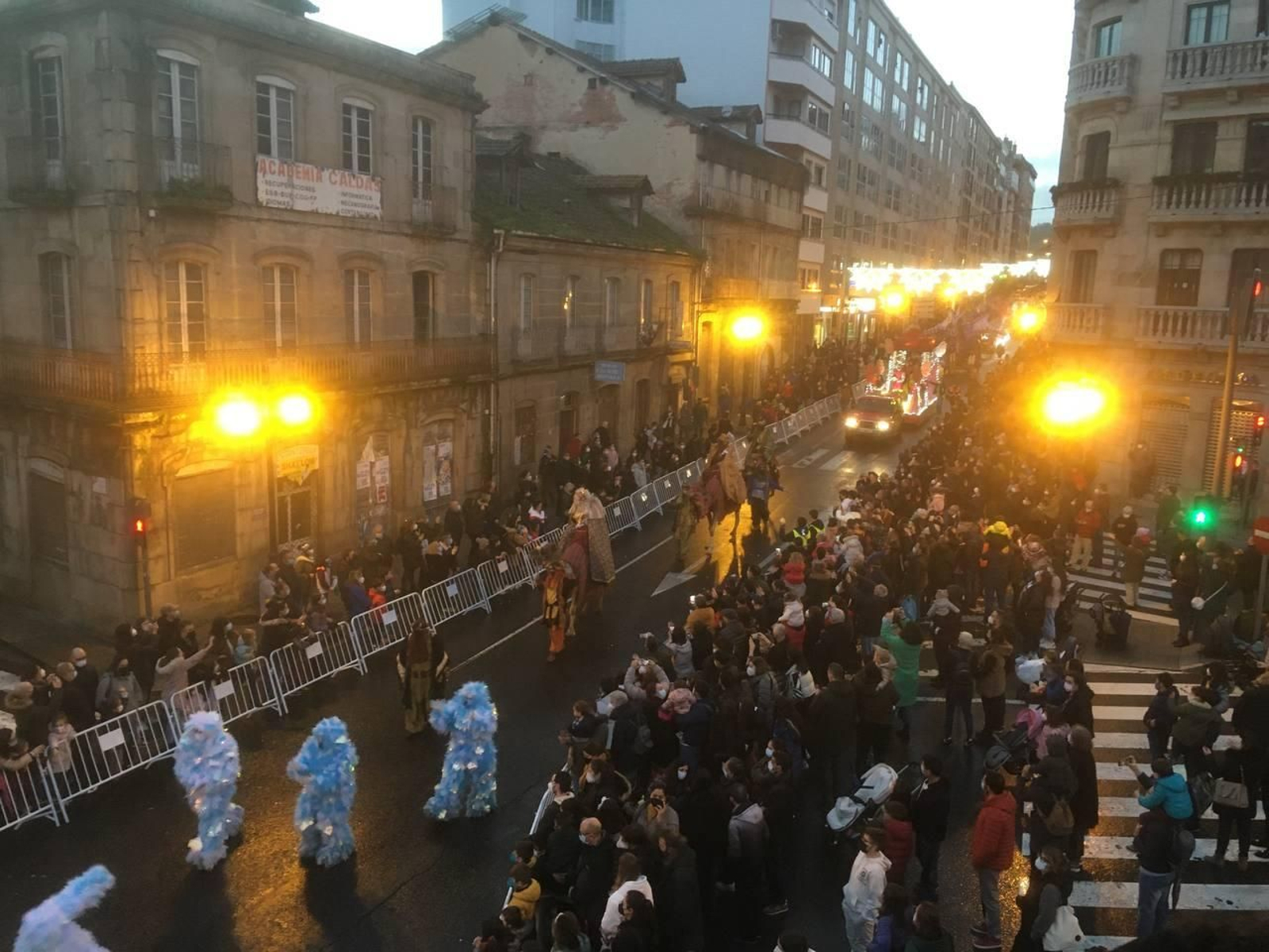 OURENSE. El desfile atraviesa el centro de la ciudad. // Miguel Ángel