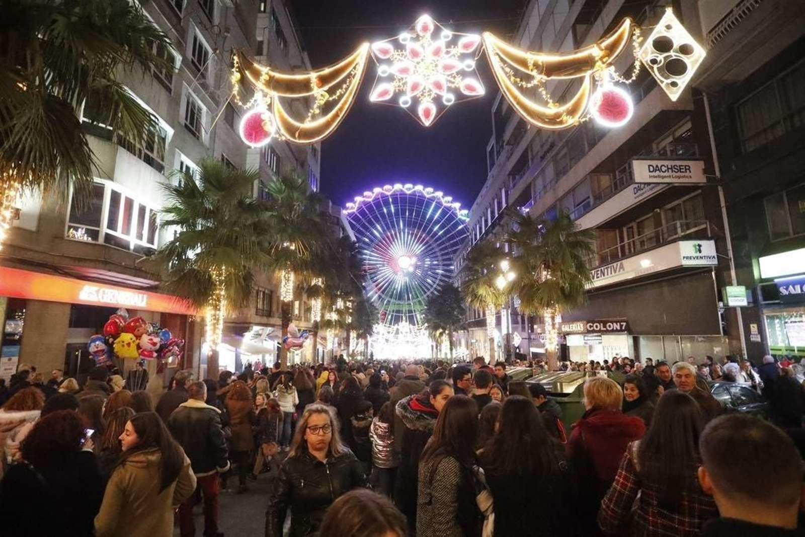 Los turistas invaden Vigo en el Puente145
