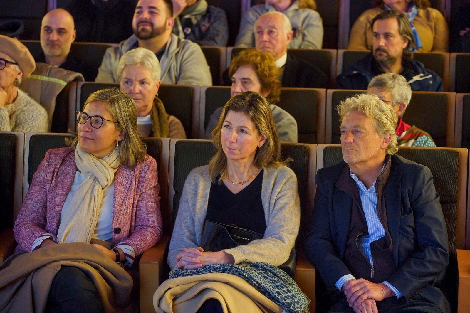 La abogada Luisa Rivas; María Giráldez y Víctor Jauregui en el Foro Atlántico.