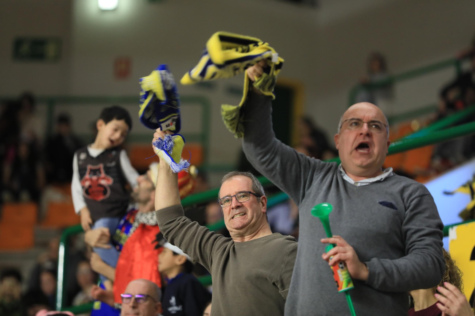 Galería | El Pazo disfruta de un sábado de baloncesto y Entroido