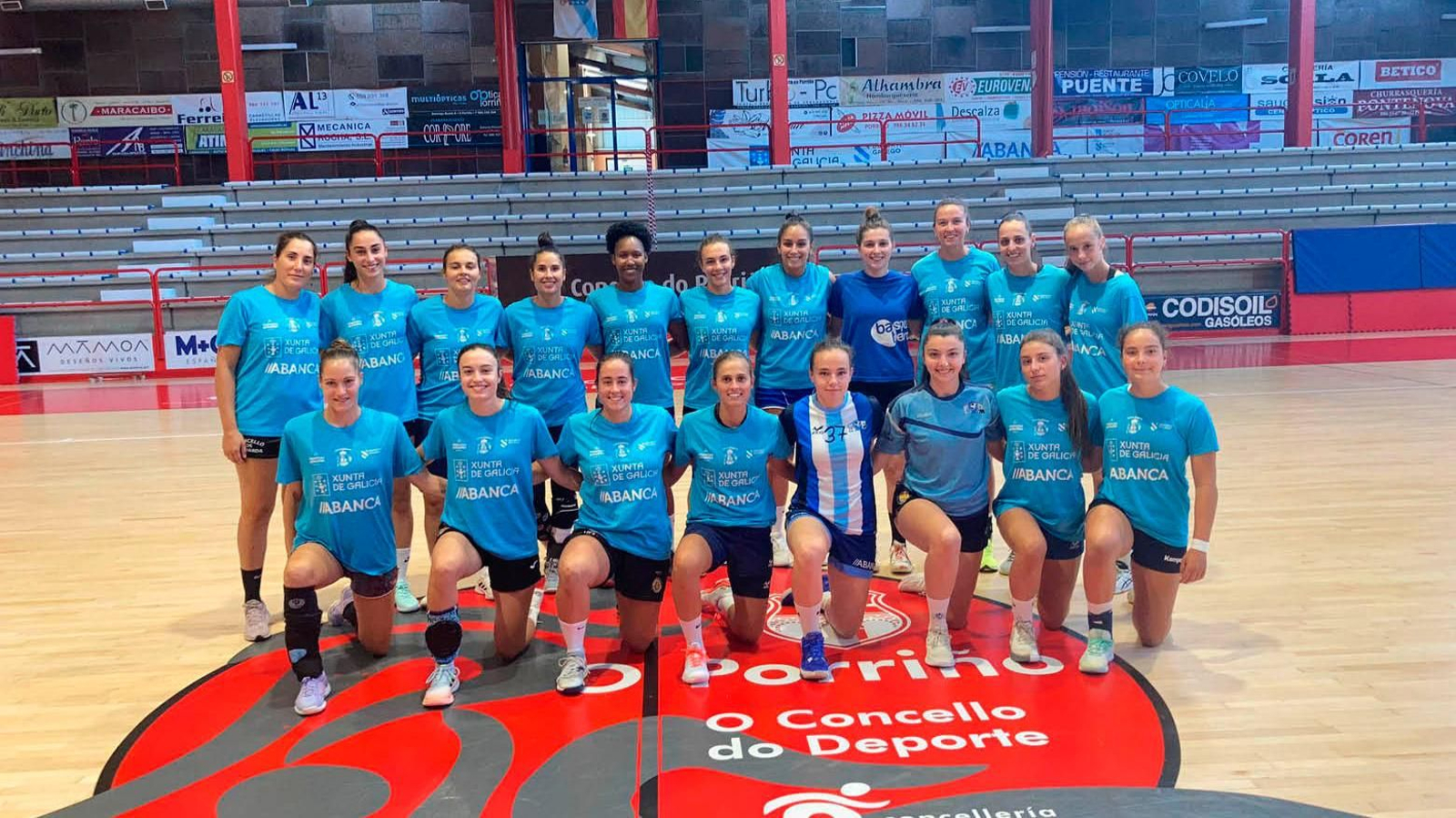 El grueso de la plantilla acudió al primer día, en el que también estuvieron varias jugadoras del filial.