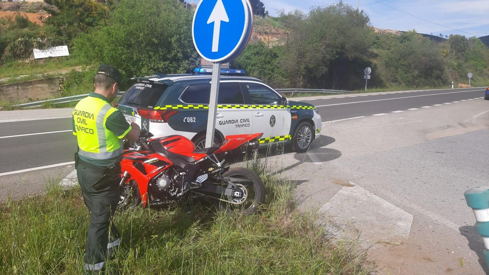 Accidente de moto, con el conductor herido grave.