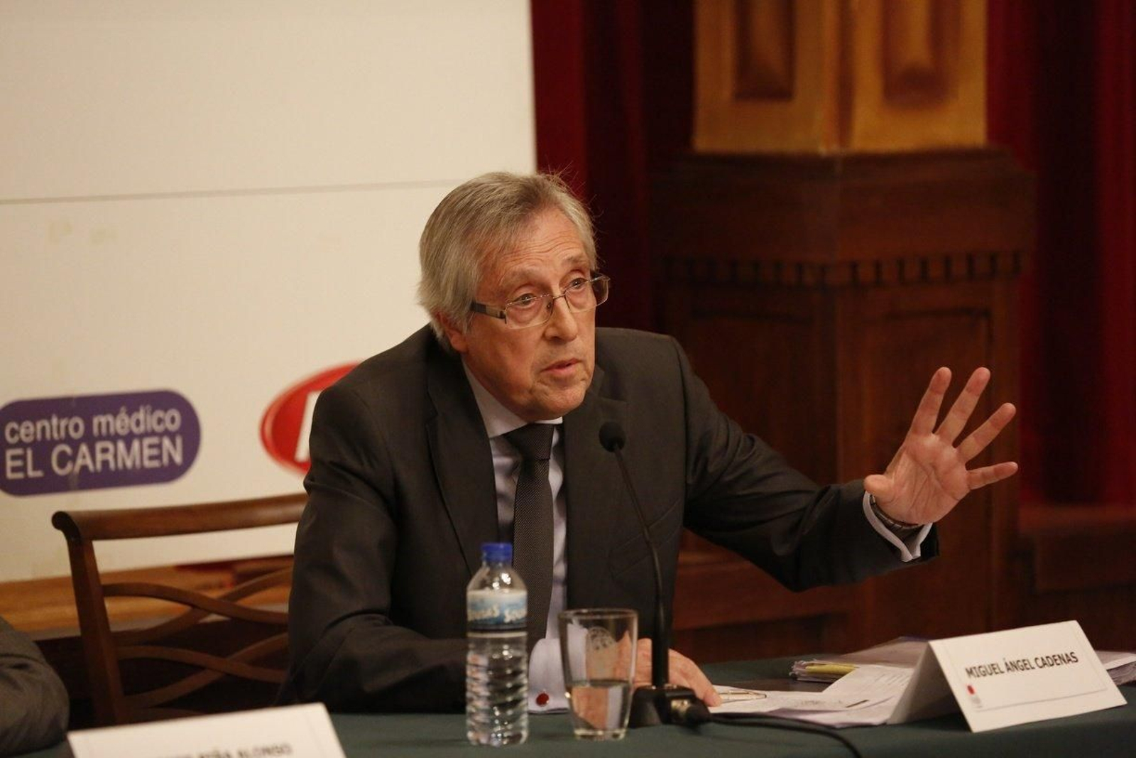 Miguel Ángel Cadenas no Liceo de Ourense en un Foro La Región.