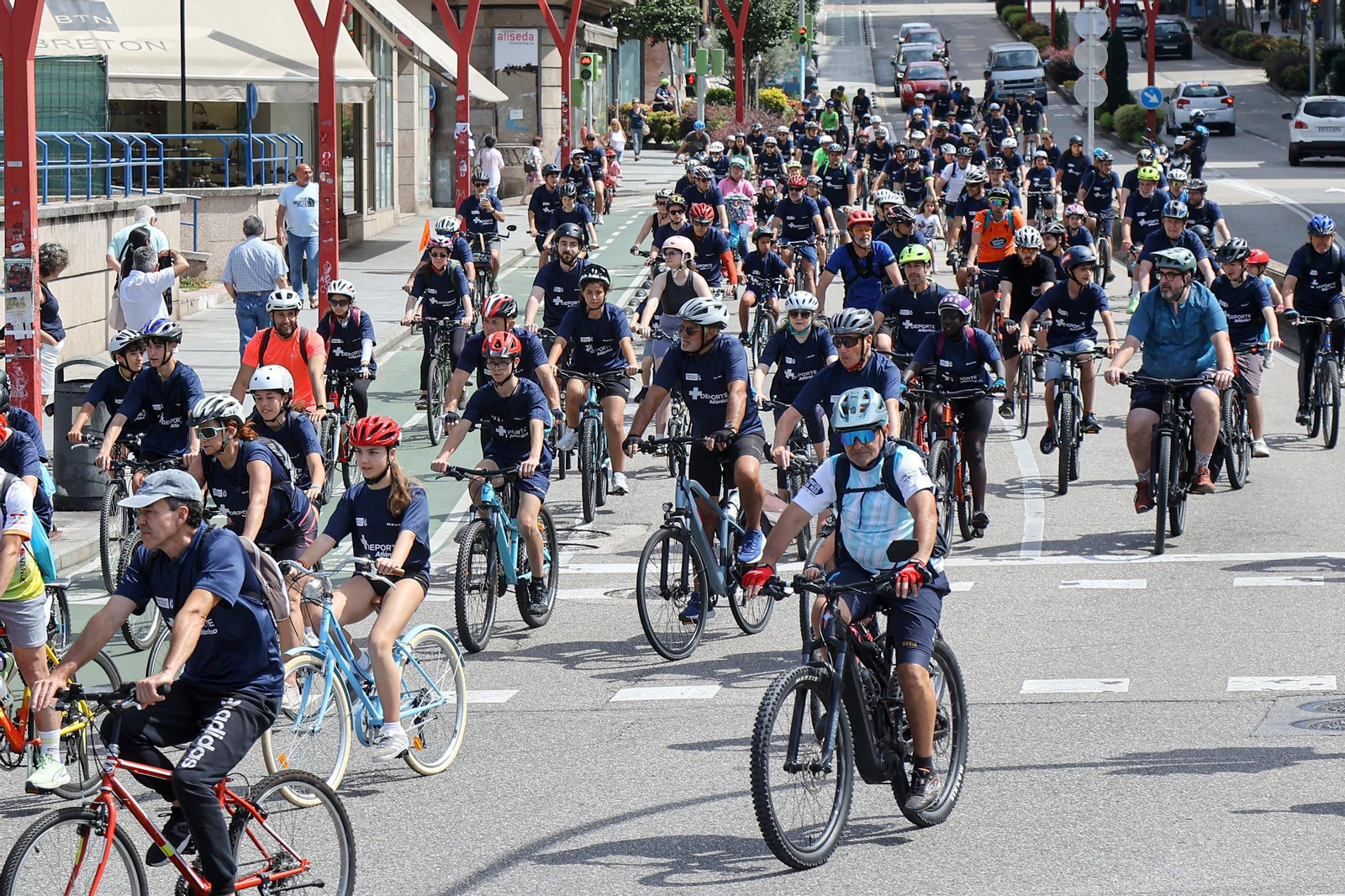 Galería | El ciclismo toma Vigo con la primera edición del Día de la Bici de Atlántico