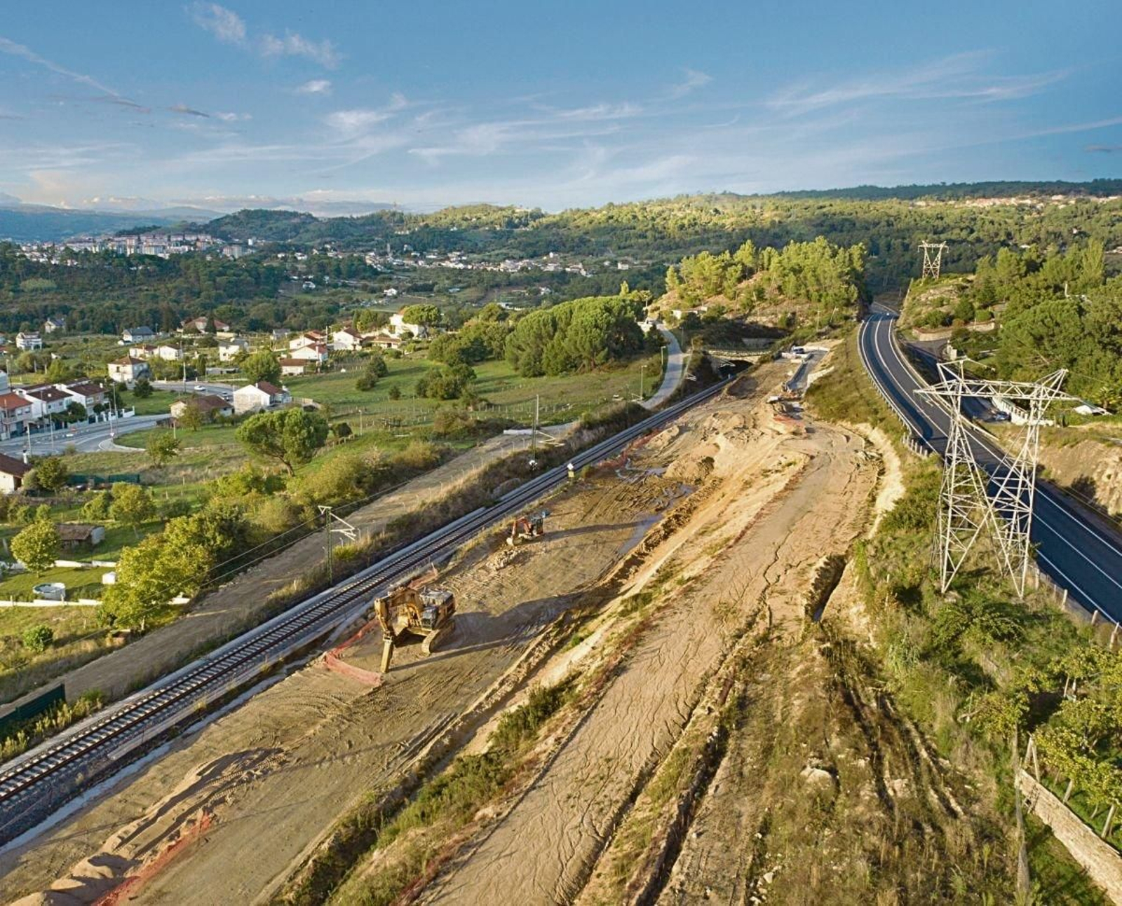 La variante debe continuar 9 kilómetros, por lo que llegará desde aquí a Ourense por la vieja línea.