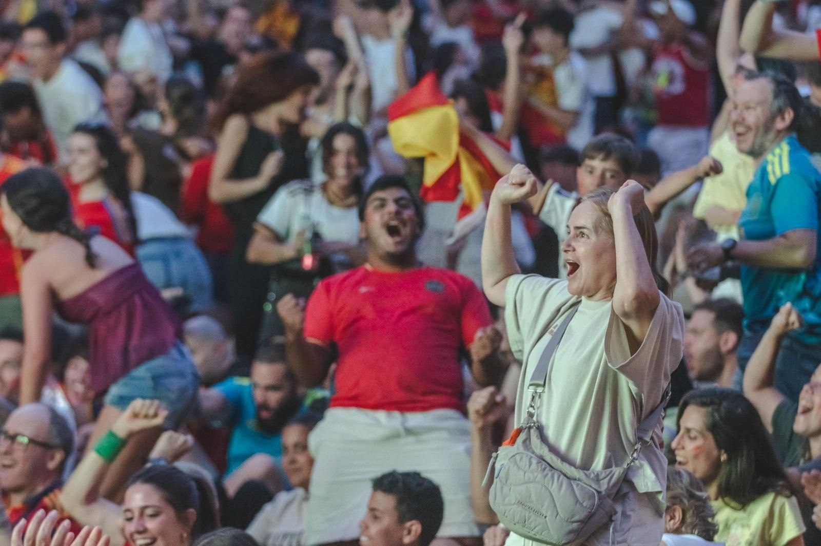 Galería | La ilusión por España en la semifinal tiñe de rojo la provincia de Ourense, en fotos