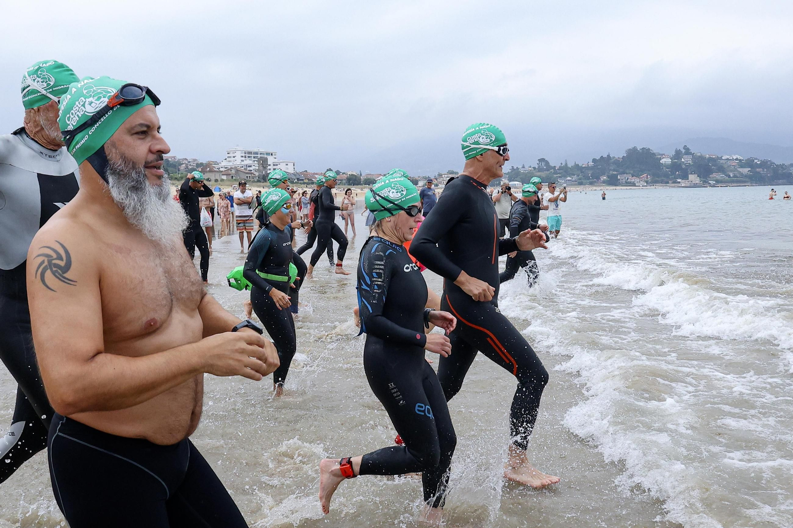 Galería | Centenares de nadadores se citan en Praia América para la Travesía a nado Costa Serena 2026