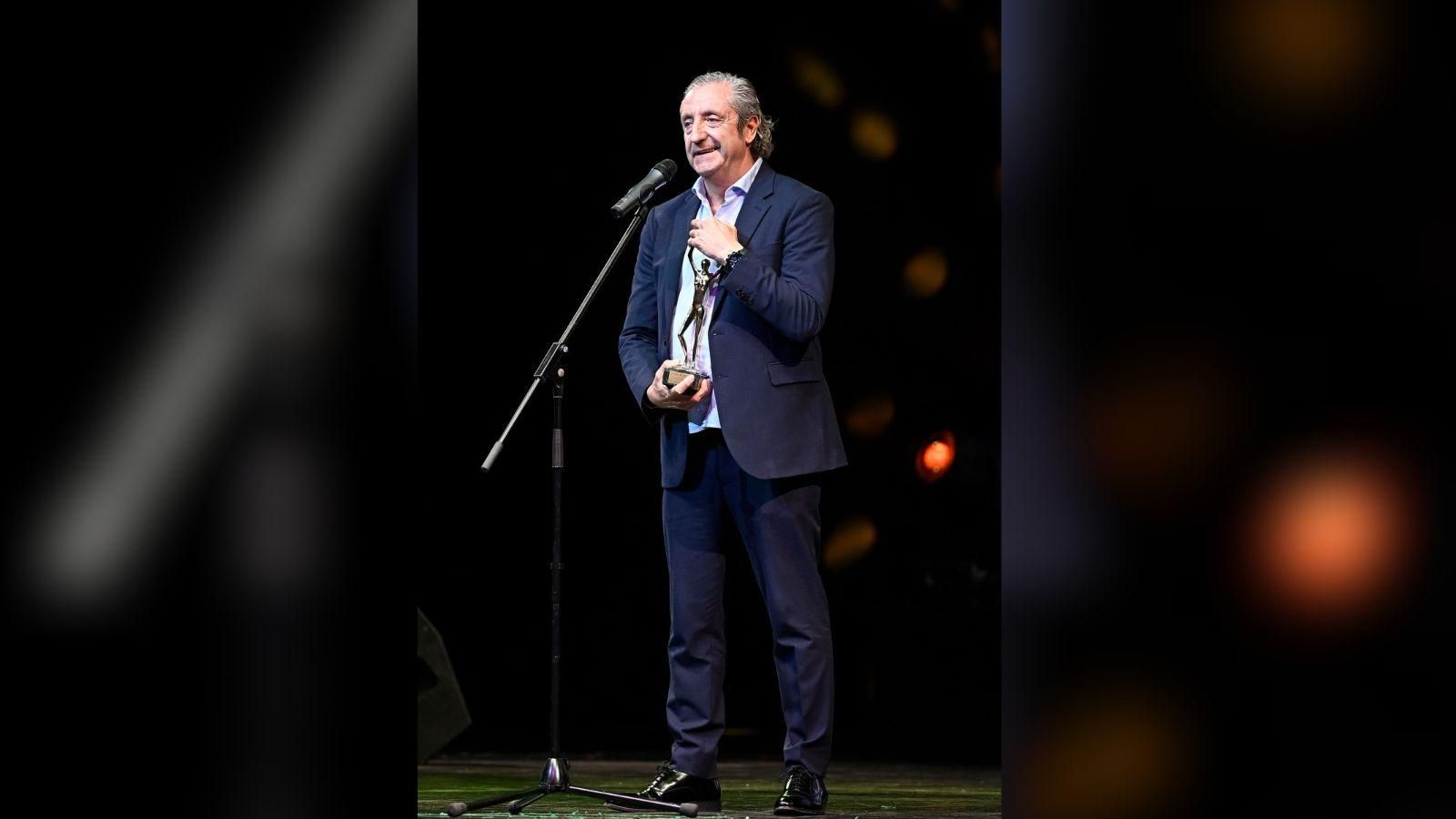 Josep Pedrerol recibe el premio Antena de Oro 2025, en el Casino de Aranjuez.