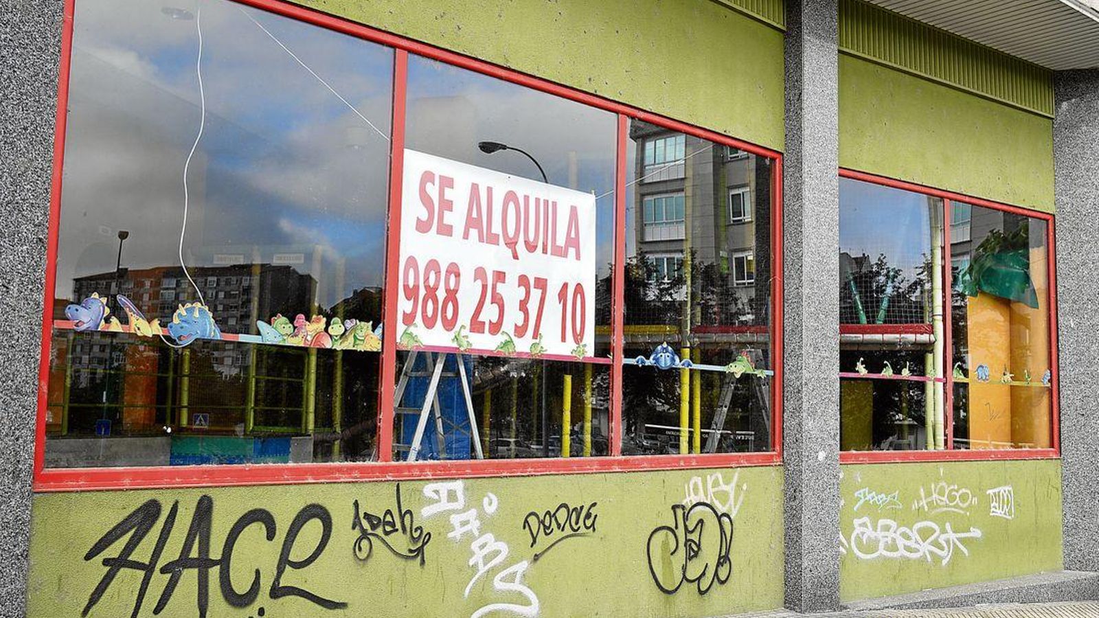 Ourense. 14/05/2021. Reportaje sobre lugares emblemáticos de la ciudad de Ourense, que están abandonados o han hechado el cierre despues de la pandemia. En la foto Dragonenos. Foto: Xesús Fariñas