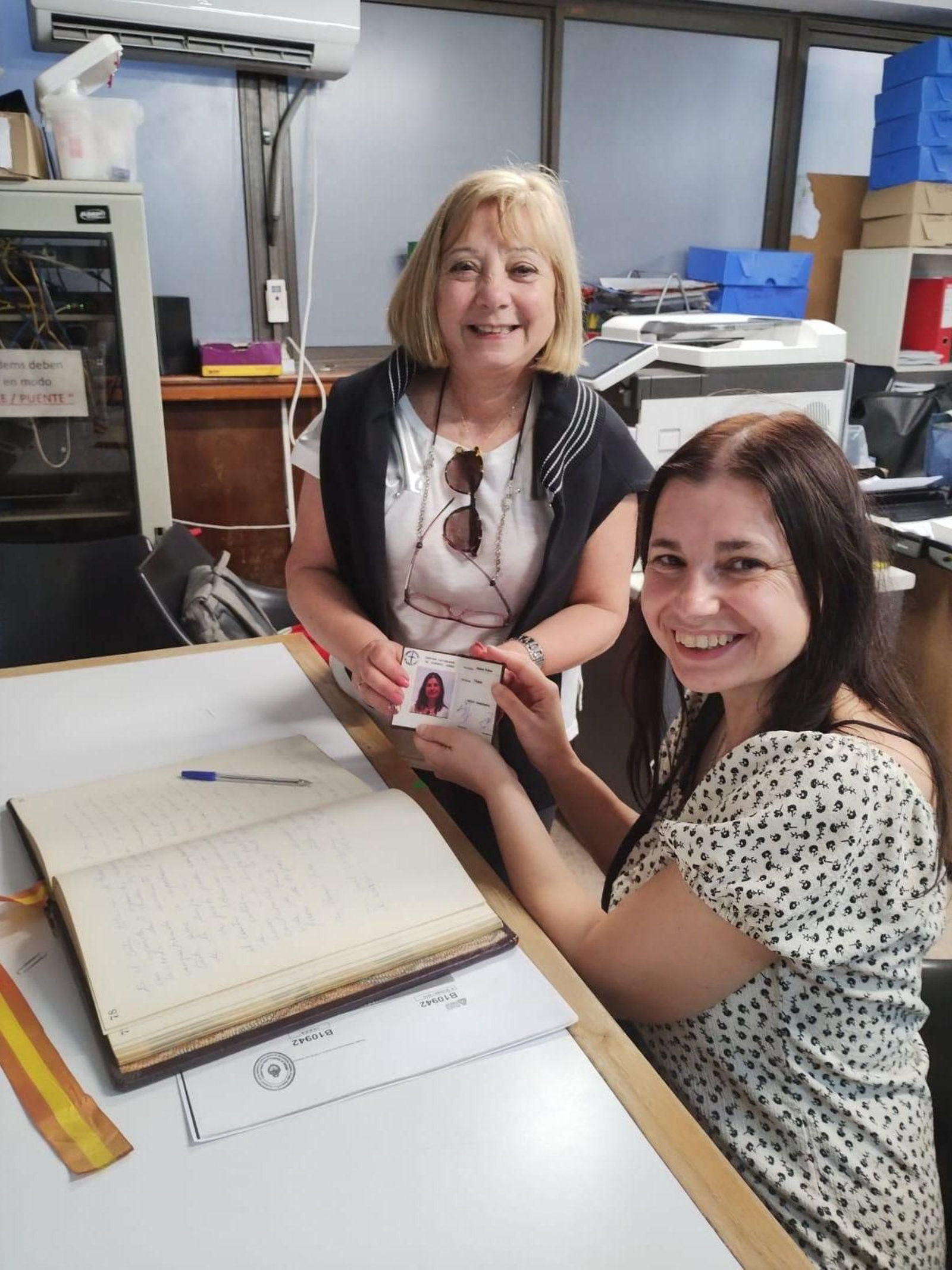 Violeta Alonso con la presidenta del Centro Asturiano de Buenos Aires