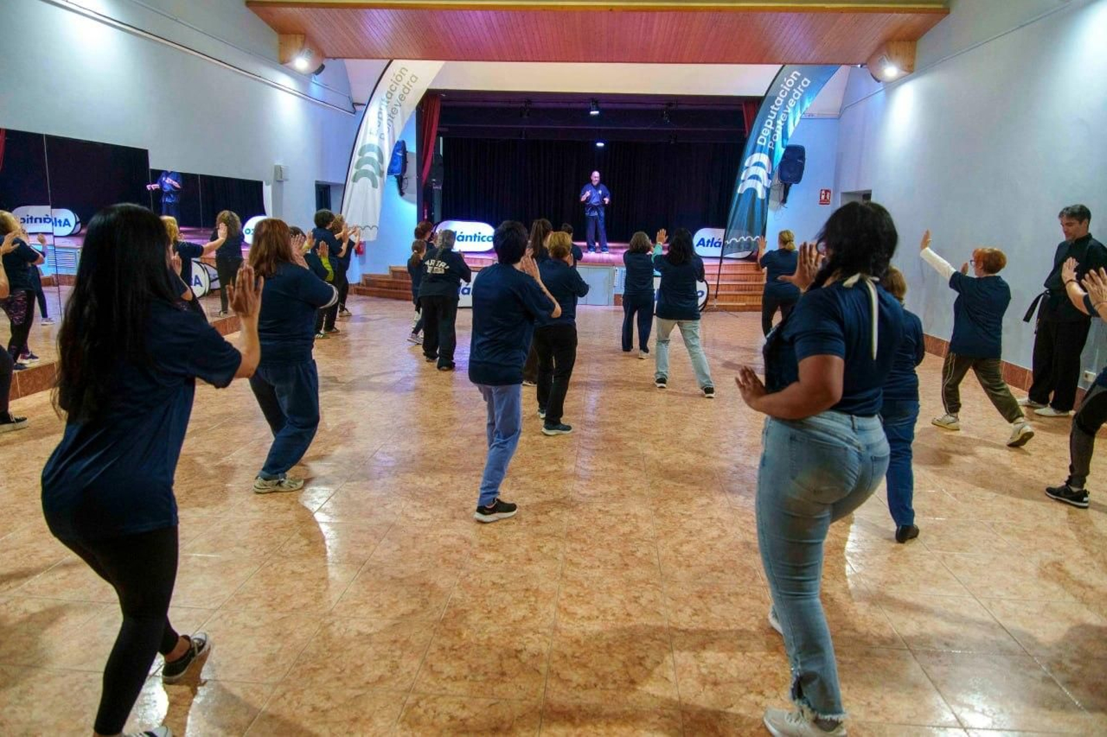 Galería | El curso de defensa personal de +Deporte Atlántico reúne a medio centenar de mujeres en Vigo