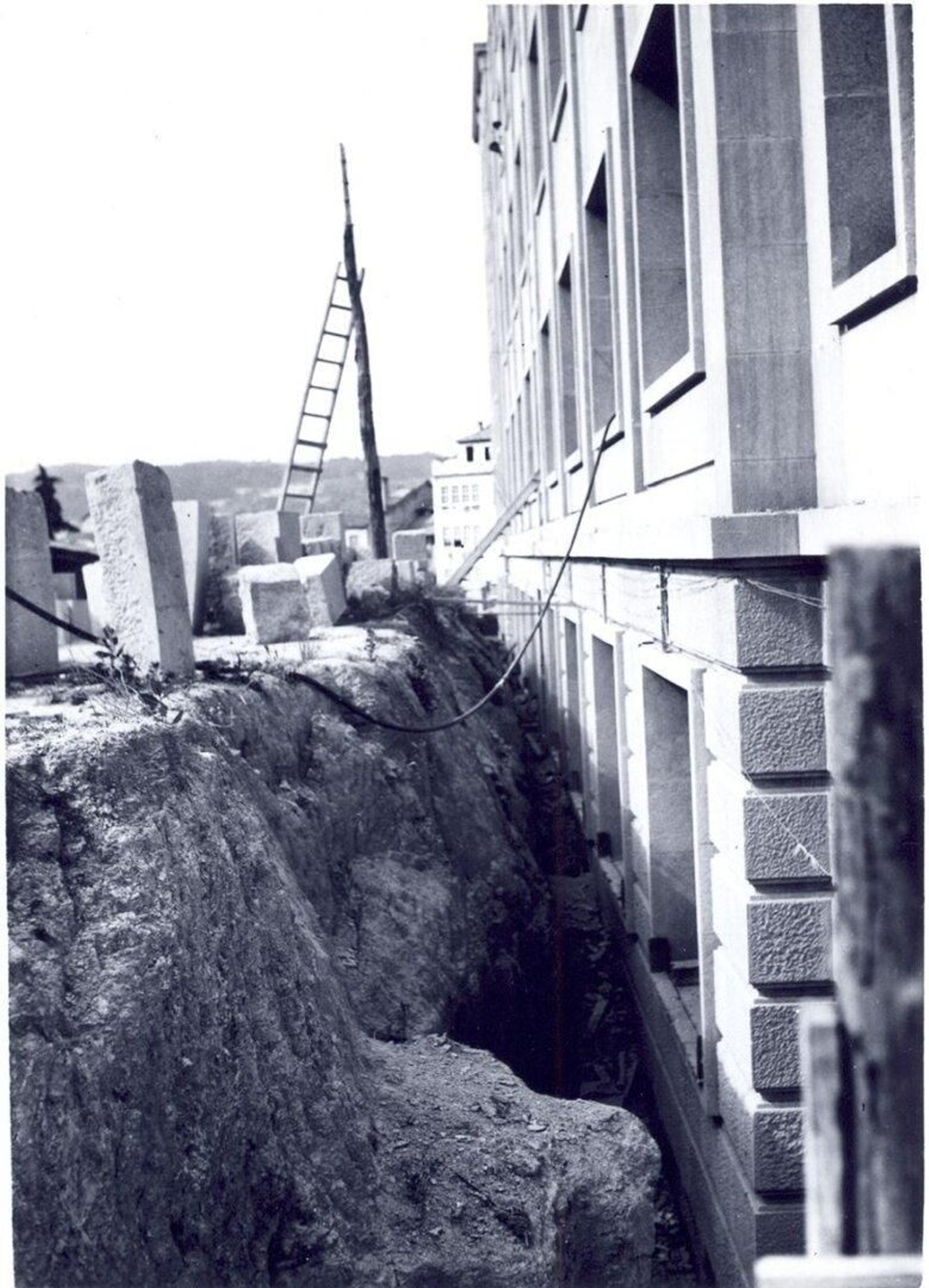 Fachada a la calle Valle Inclán del Colegio Maristas.