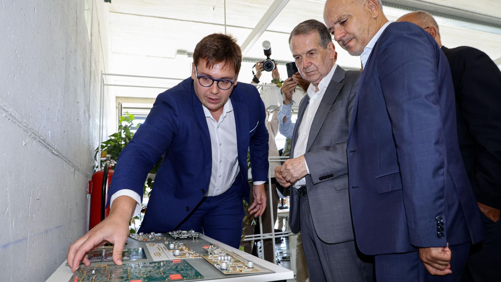 Yago Novoa, CEO de Egatel, con Caballero y Regades en Nigrán.