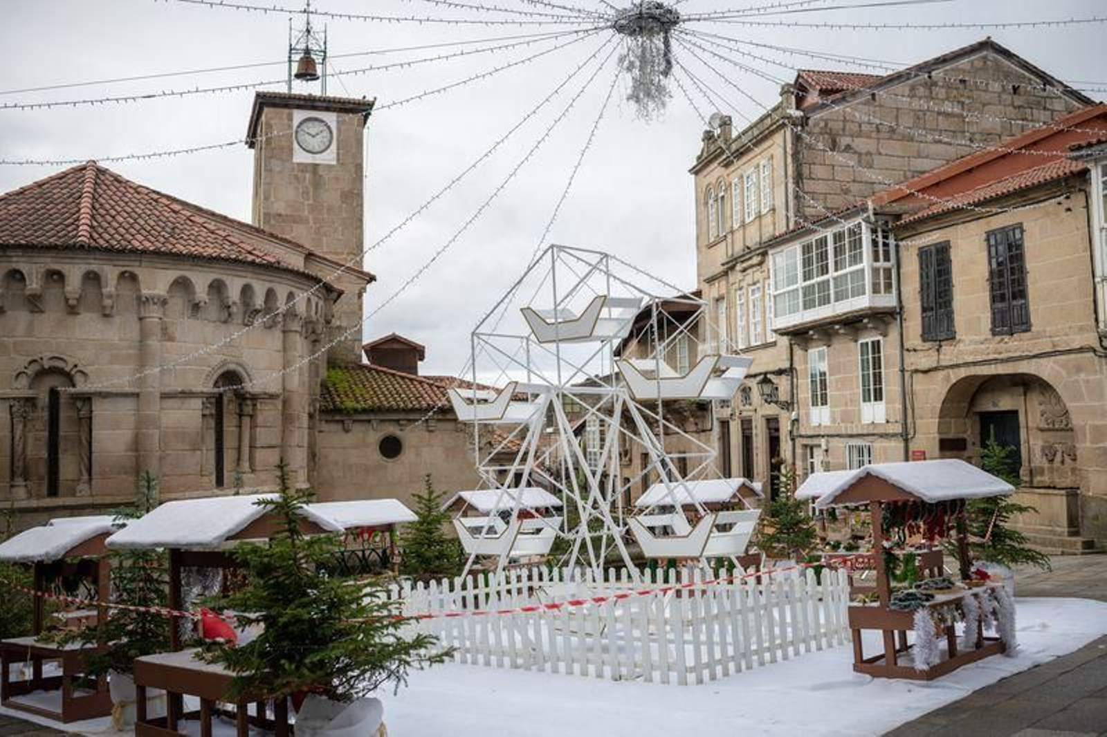 La decoración navideña en Allariz (ÓSCAR PINAL)