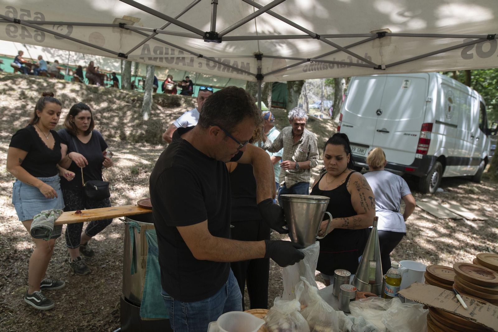 Galería | La tradición reúne a cientos de vecinos en la Madanela de O Carballiño