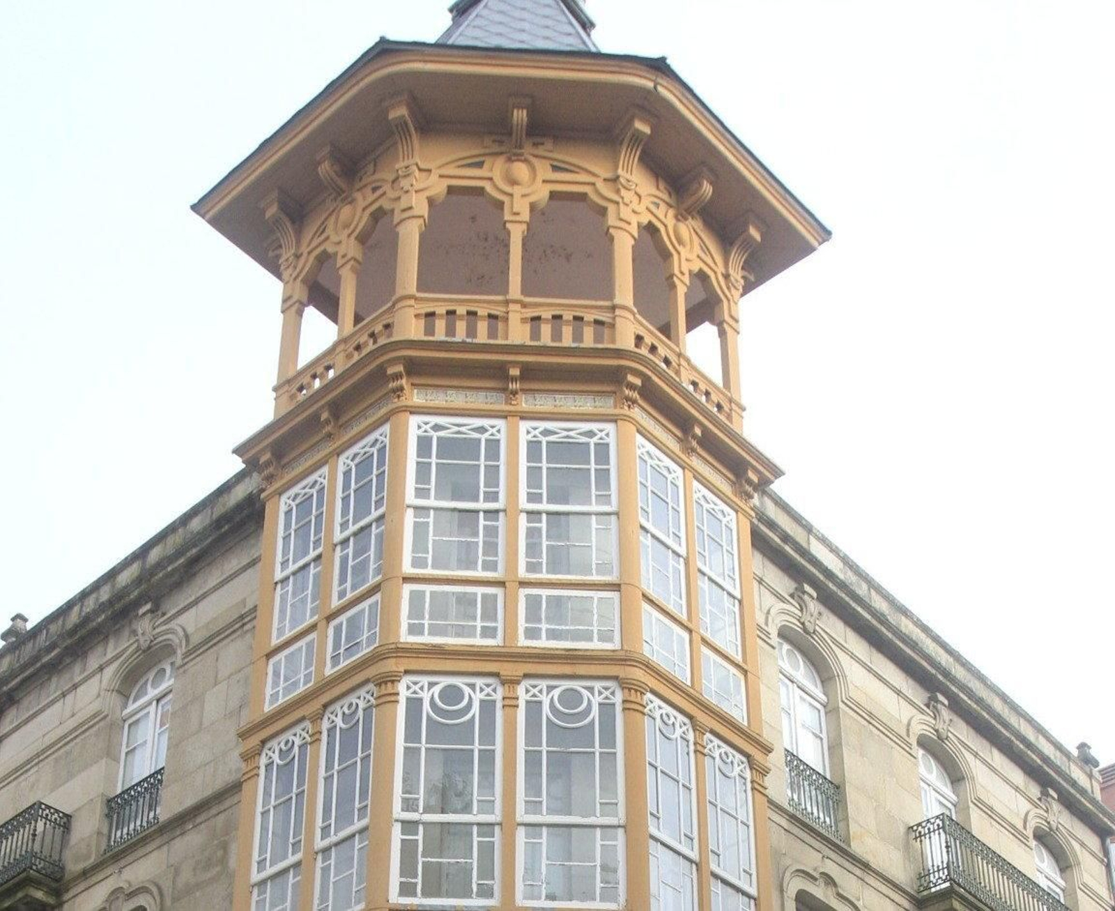 El emblemático ediicio es obra del aquitecto Vázquez-Gulías.