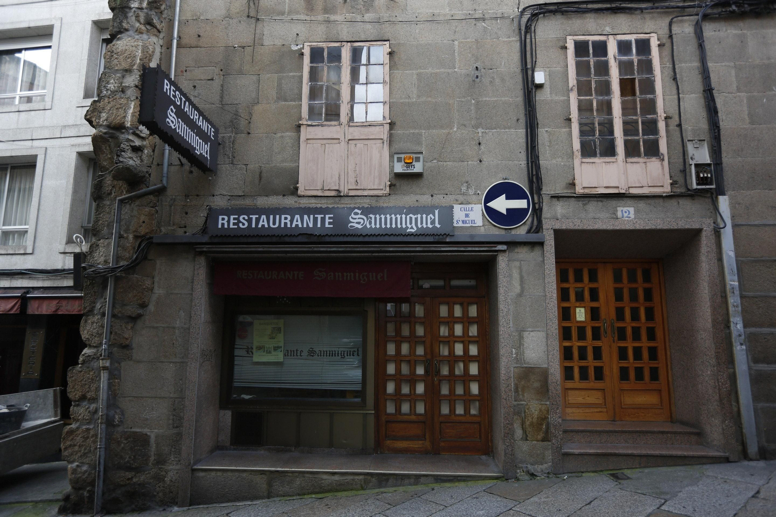 El restaurante está en la céntrica calle San Miguel y permanece cerrado desde el 2013 (XESÚS FARIÑAS)