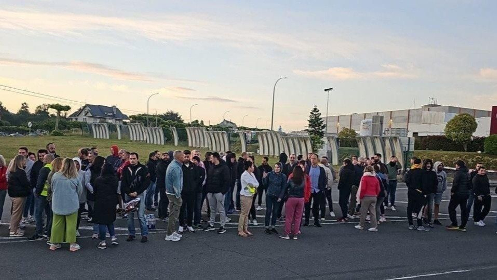 Concentración de los trabajadores de Coasa junto al Parque Tecnológico