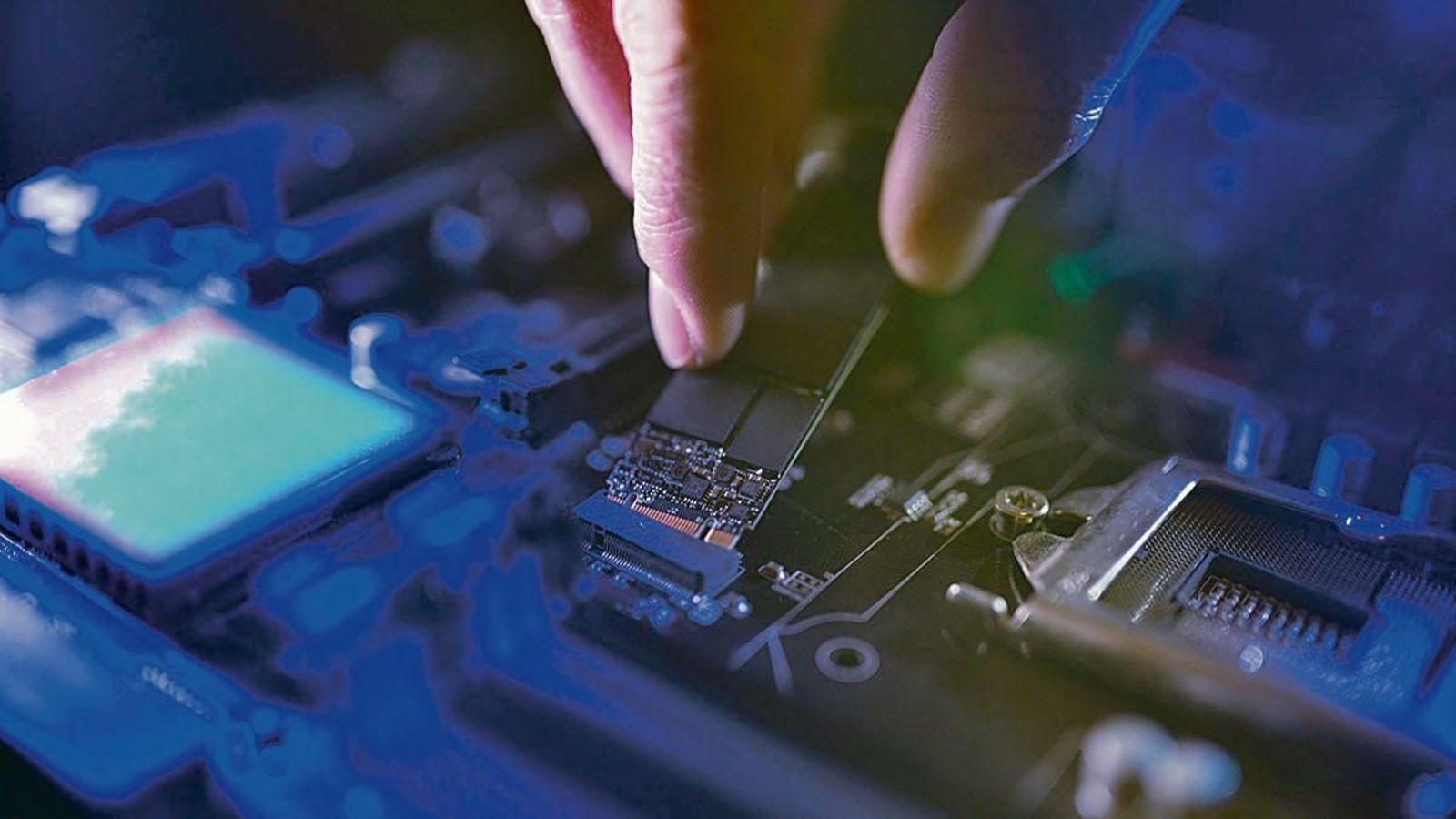 El uso de almacenamiento SSD aumenta el rendimiento, y puede realizarse de manera sencilla.