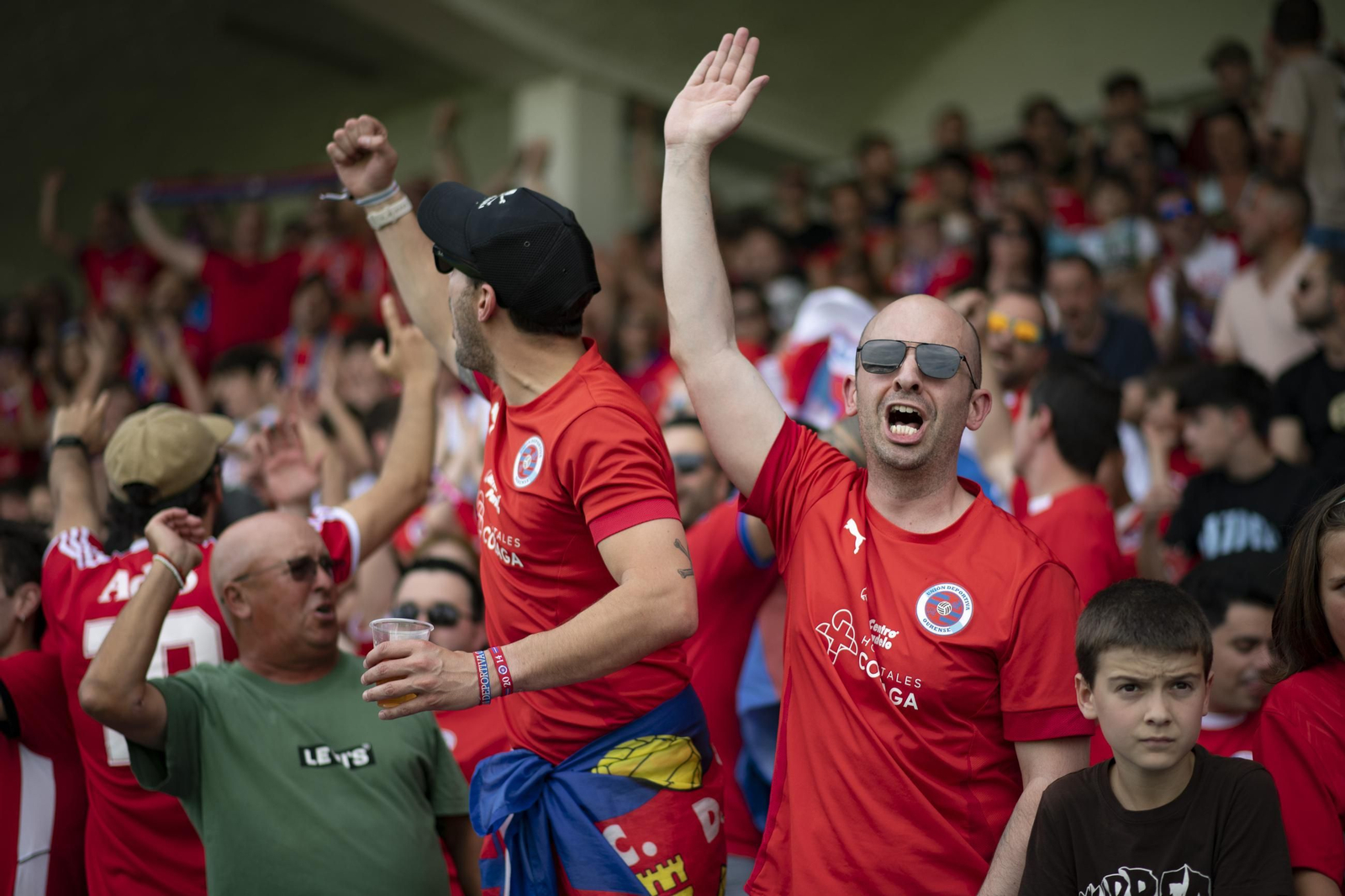 Galería | La UD Ourense quiere llegar a Primera Federación y la afición se vuelca con el equipo en O Couto