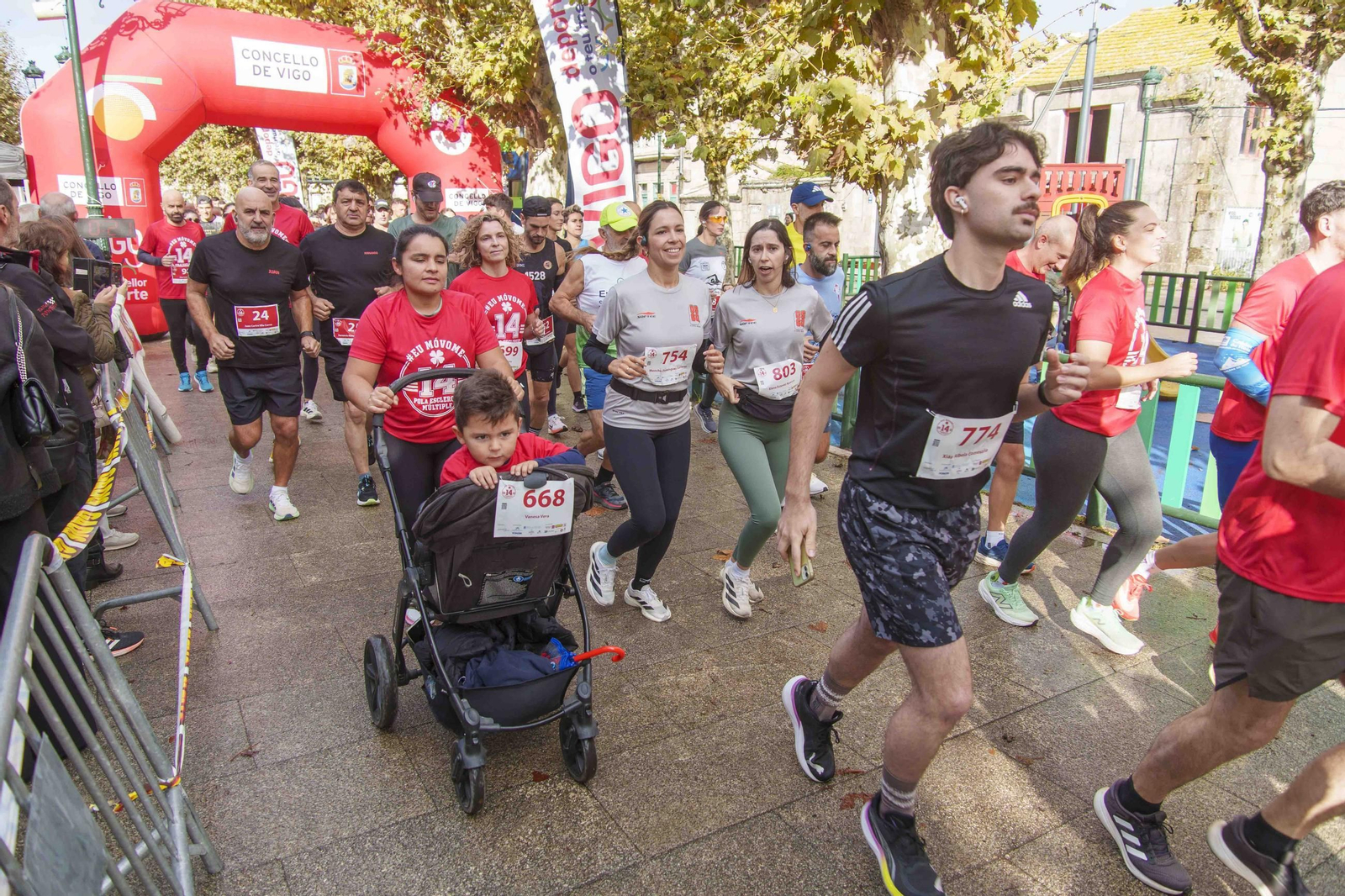 Galería | Carrera por la esclerosis múltiple en Bouzas