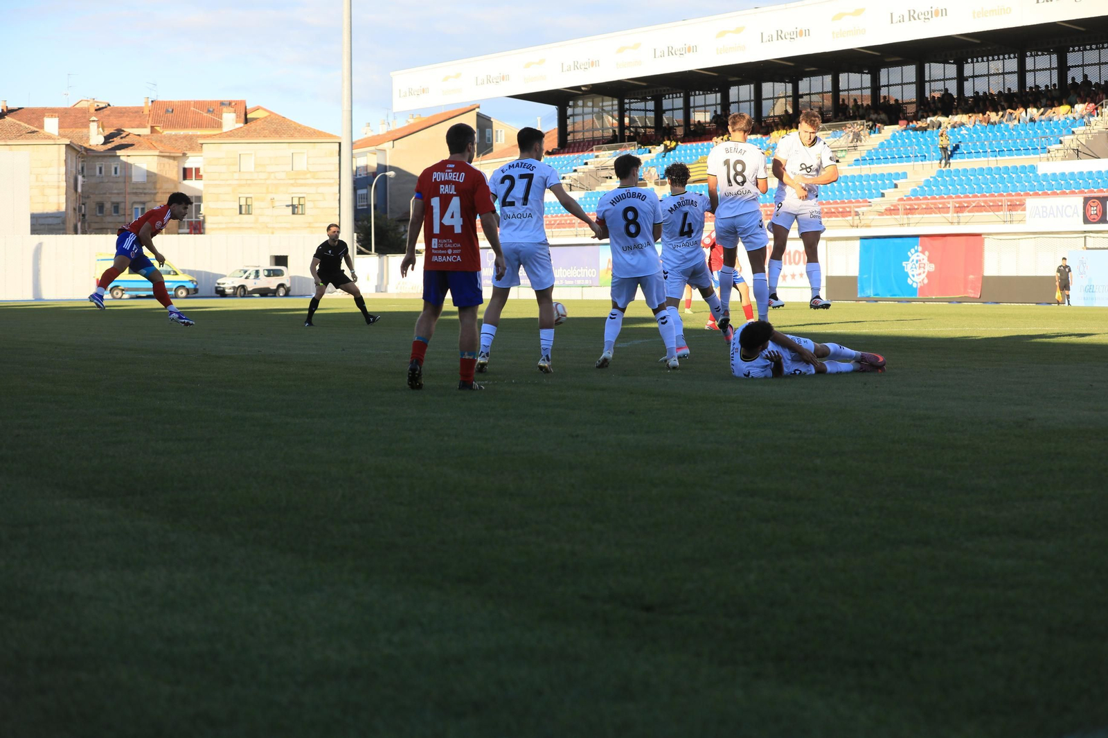 Galería | O Couto vibra con la primera victoria de la UD Ourense
