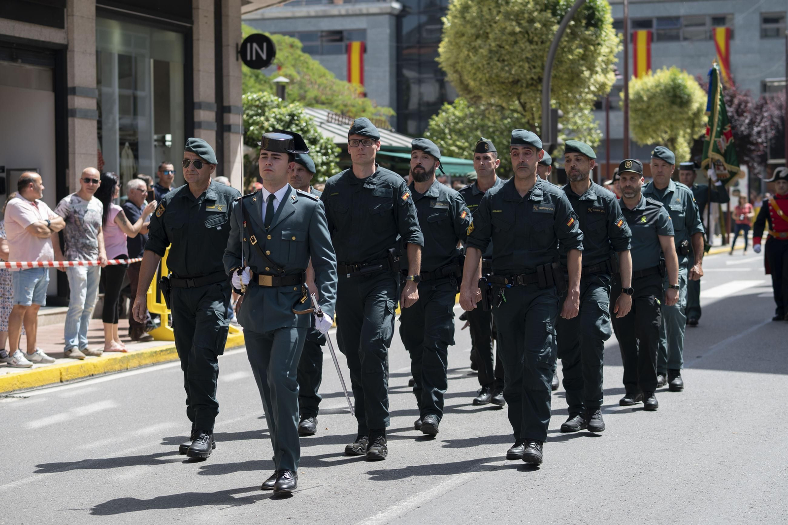 Galería | O Barco de Valdeorras se vuelca con el 182 aniversario de la Guardia Civil