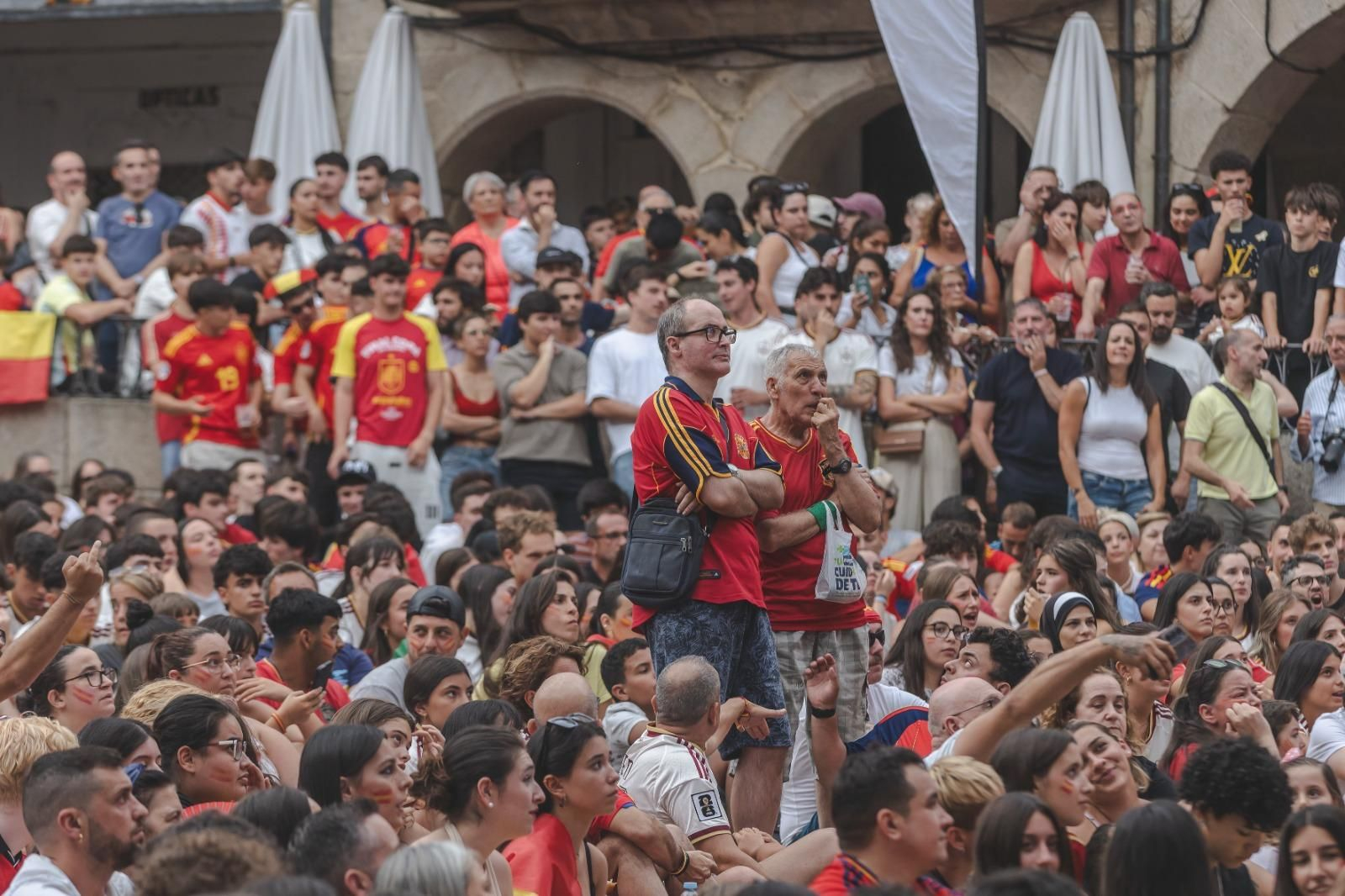 Galería | La ilusión por España tiñe de rojo la provincia de Ourense en la semifinal, en fotos