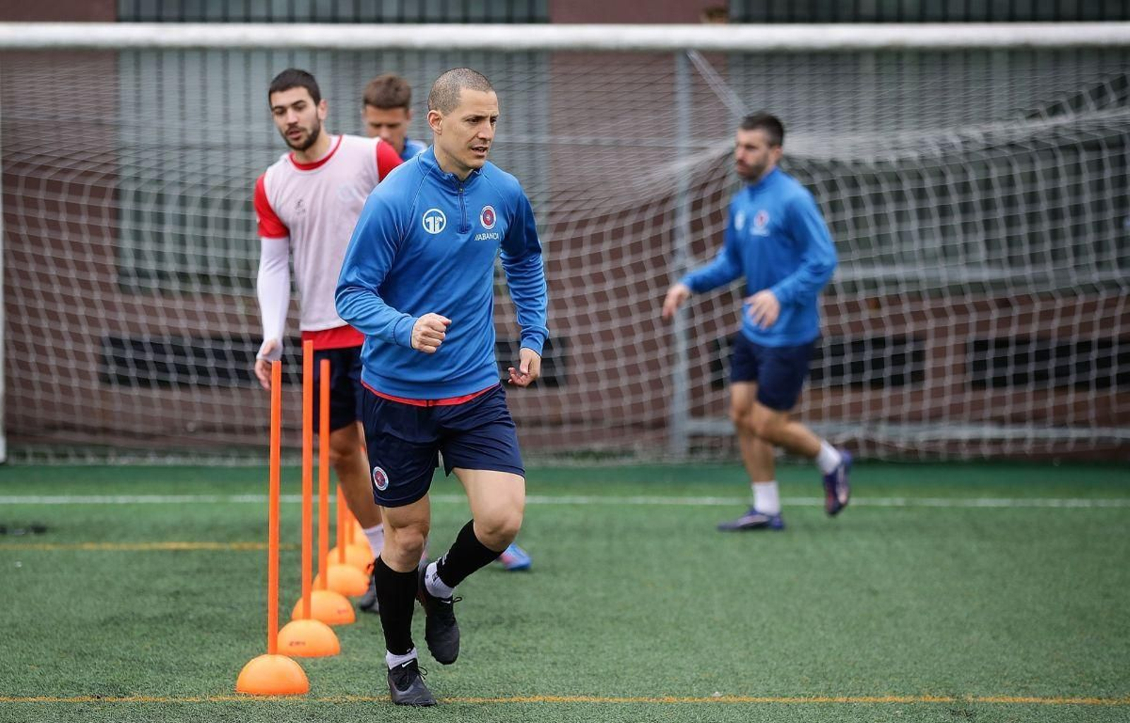 El rojillo Rufino, durante una sesión de entrenamiento de la UD Ourense.