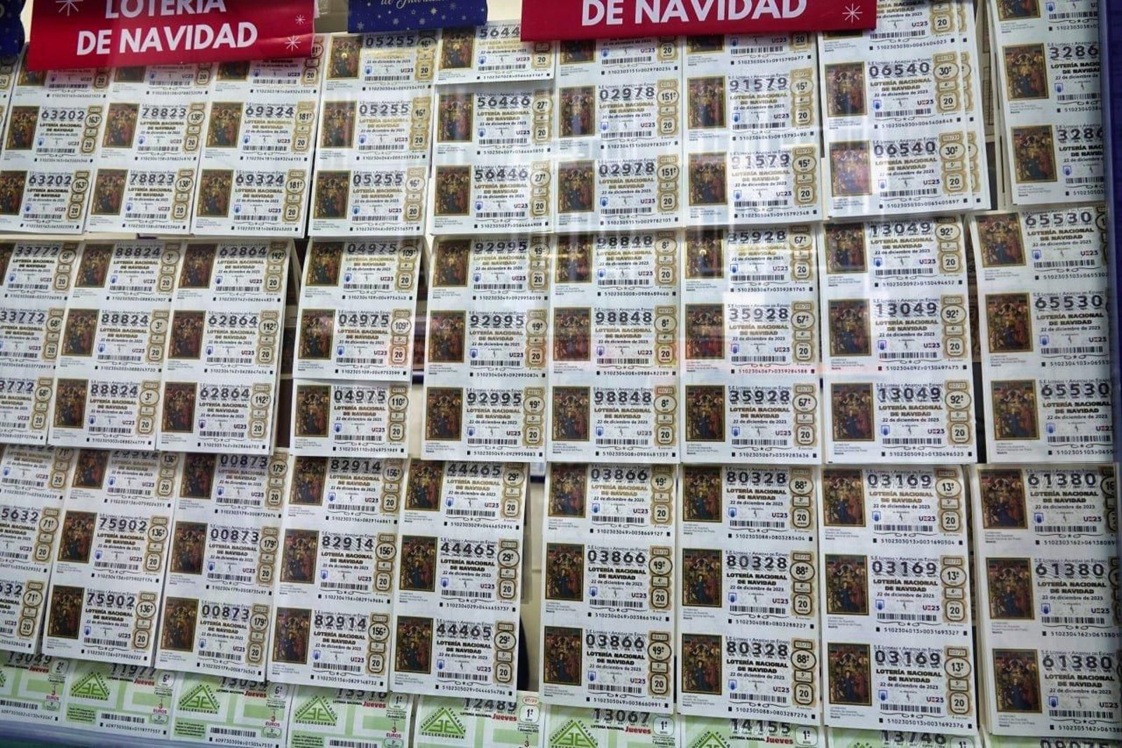 Varios décimos de Lotería de Navidad. // Vicente Alonso