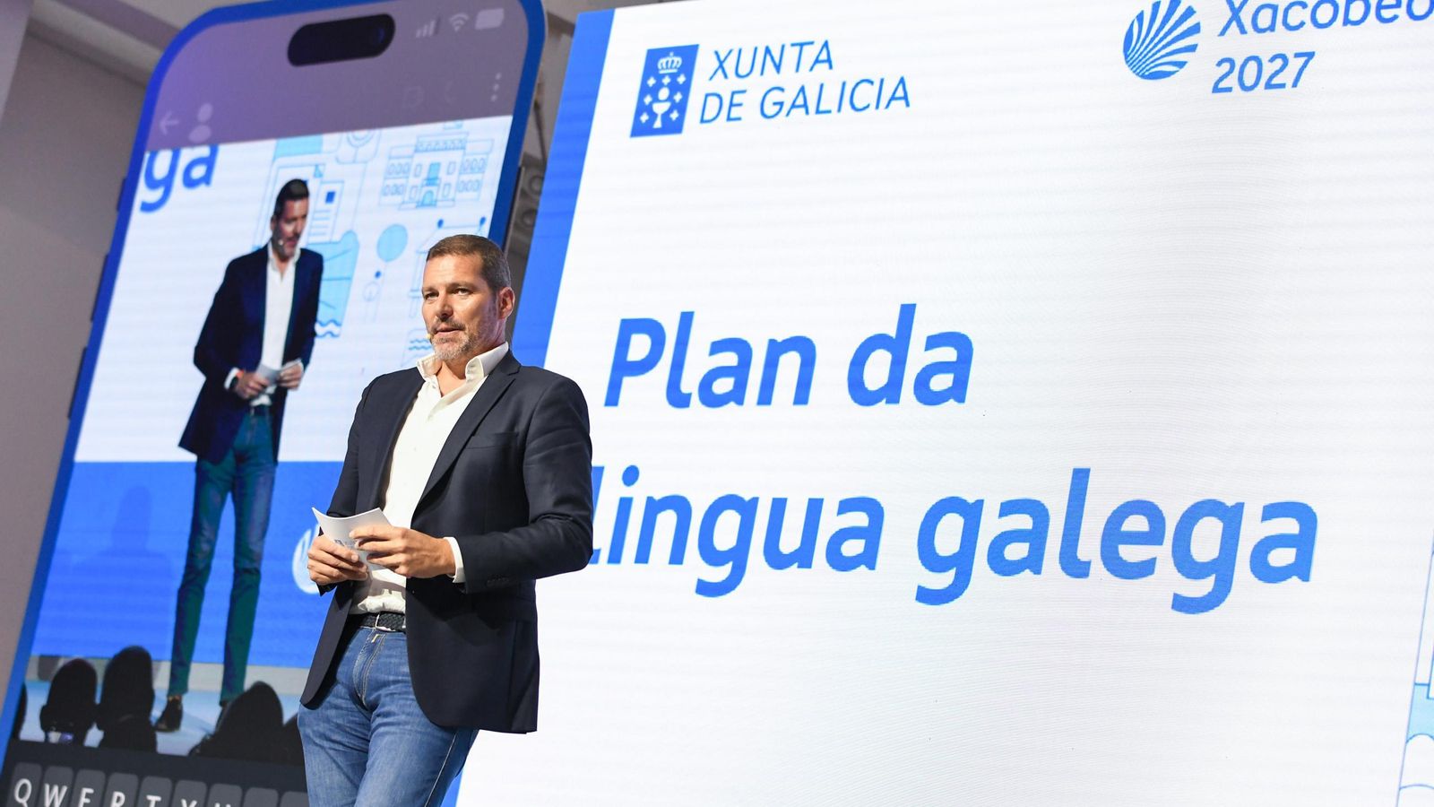 O conselleiro de Cultura, Lingua e Xuventude, acompañado polo secretario xeral da Lingua, avanzou as principais liñas deste documento nun acto con preto de 800 persoas
